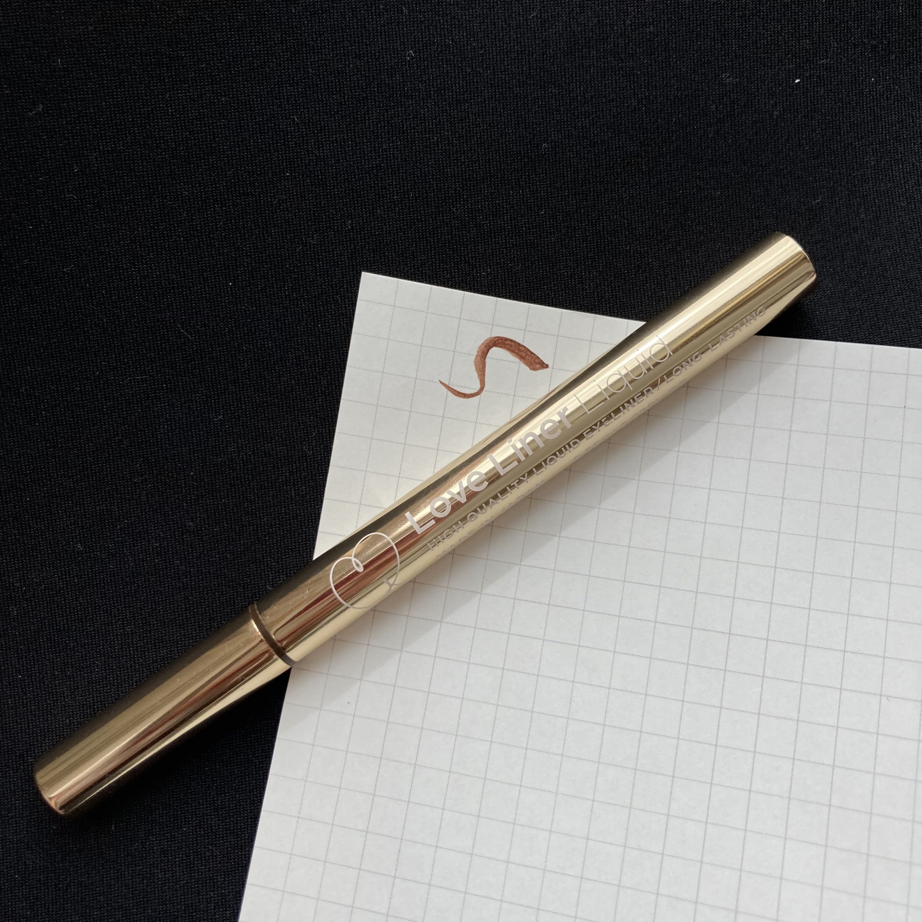 アイライナー　ラブライナー　太さ