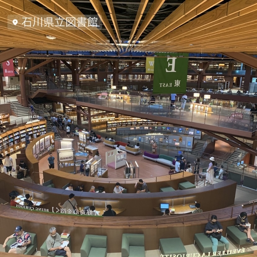 １〜4階まであって、これは最上階からの景色です！！各々がくつろいで楽しんでいます?