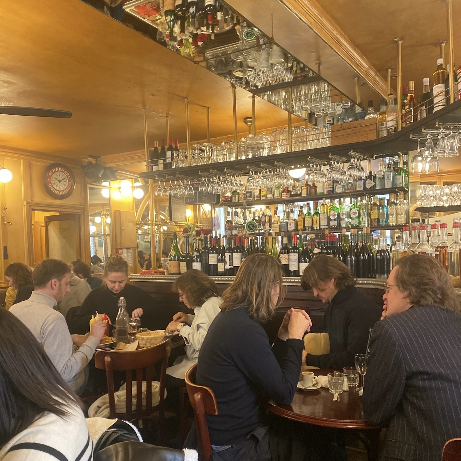 フランス　パリ　ビストロ・ビクトワール　店内