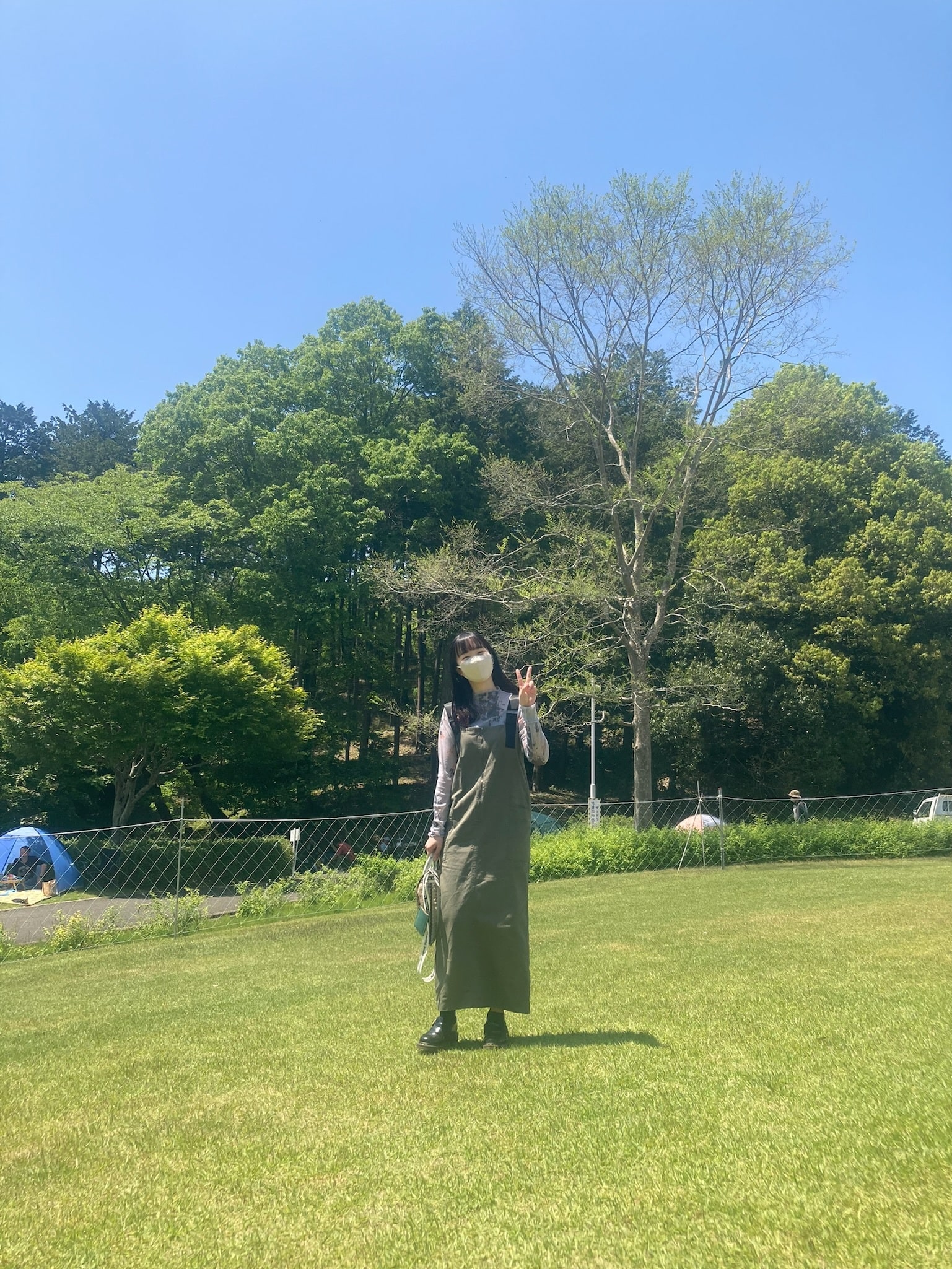 JEANASISのミリタリージャンスカにシアーインナーを合わせた秋コーデ