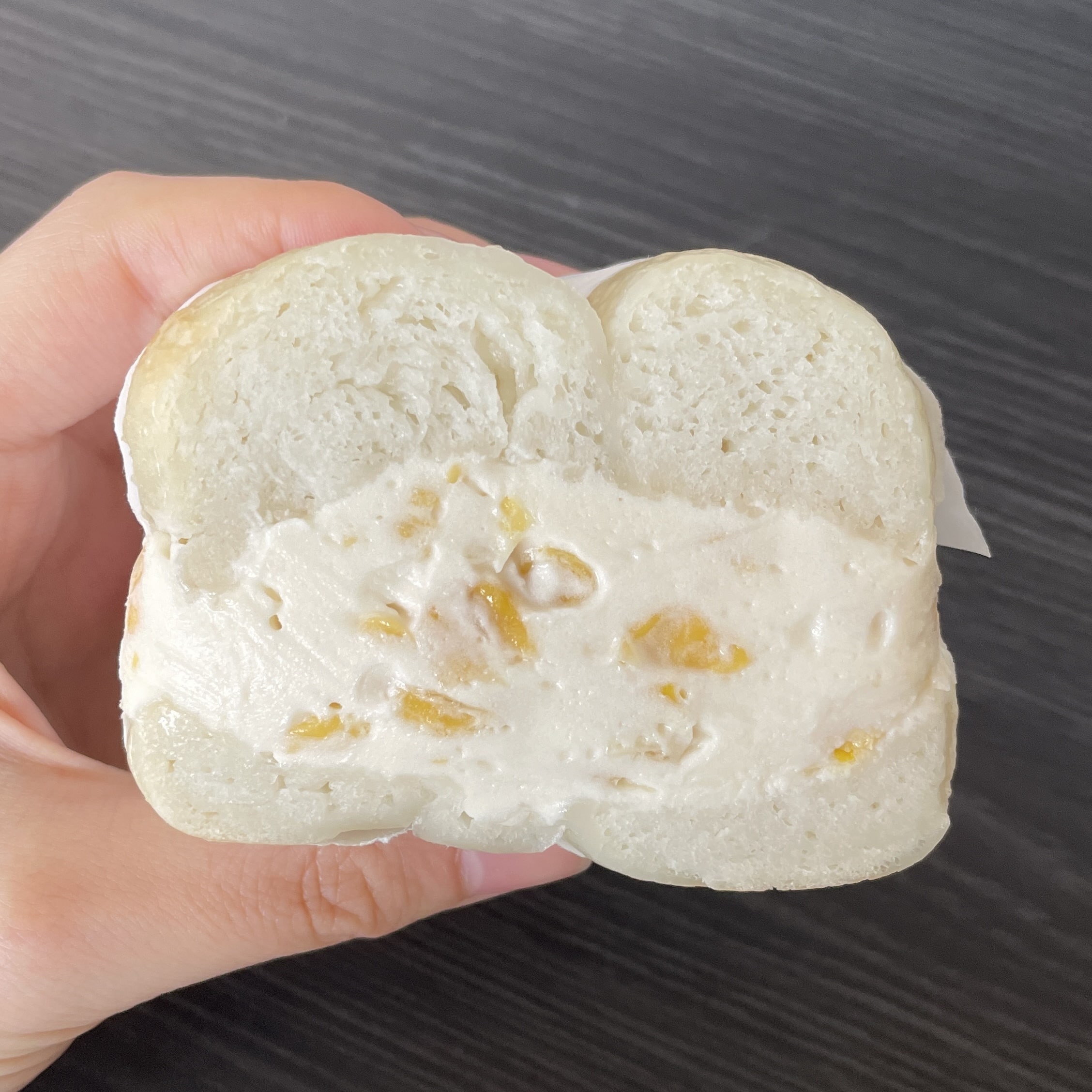 とうもろこし白あんクリームのベーグル