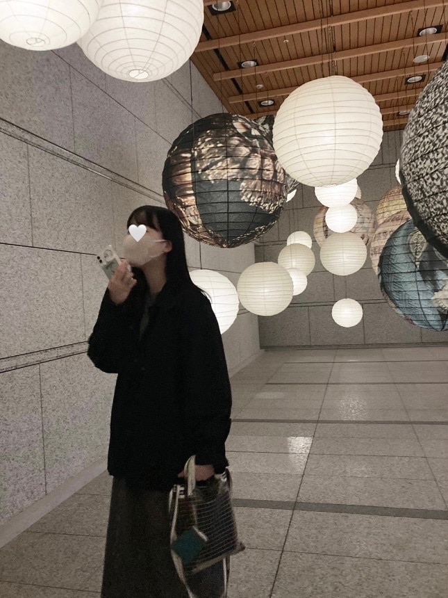 StüssyのアウターにLOWRYS FARMのワンピース、beautiful peopleのバッグを合わせた秋コーデ