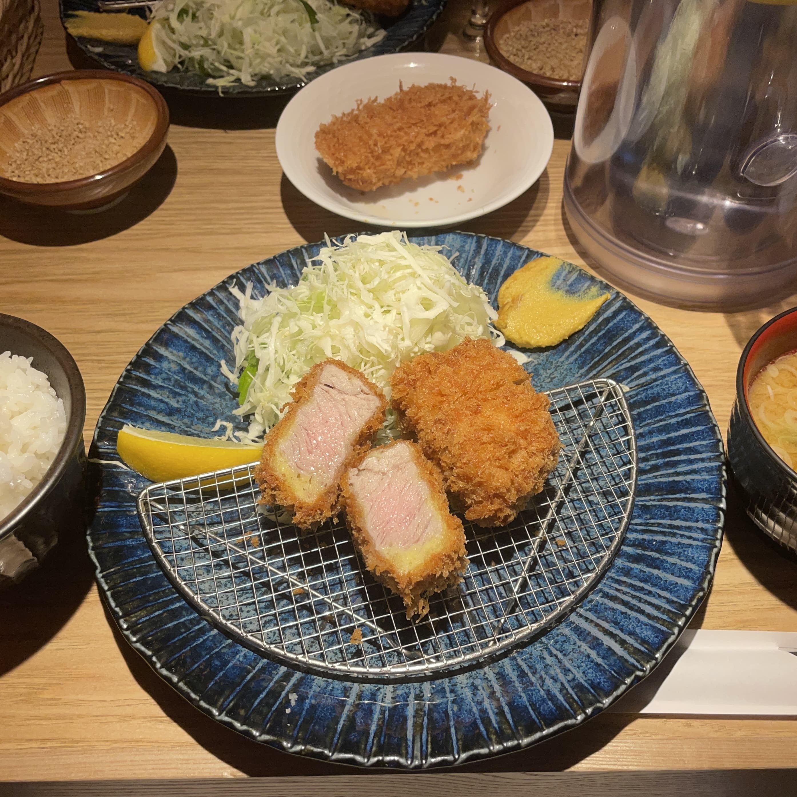 特上ヒレカツ定食と帆立のクリームコロッケ