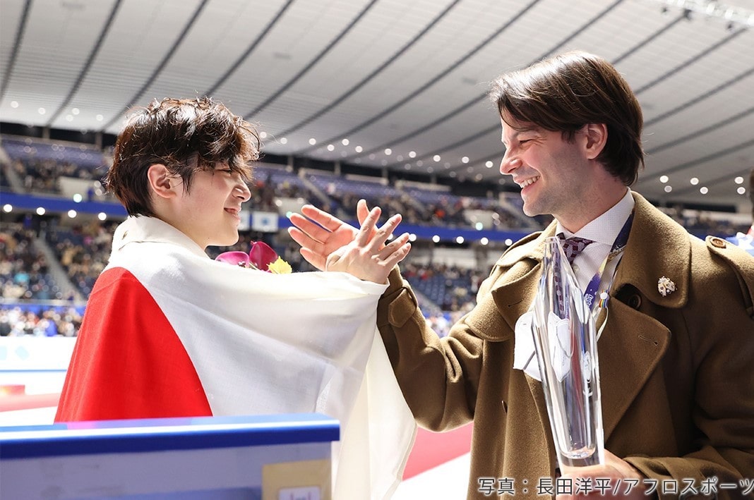 2021年NHK杯でのステファン・ランビエールコーチと宇野昌磨選手