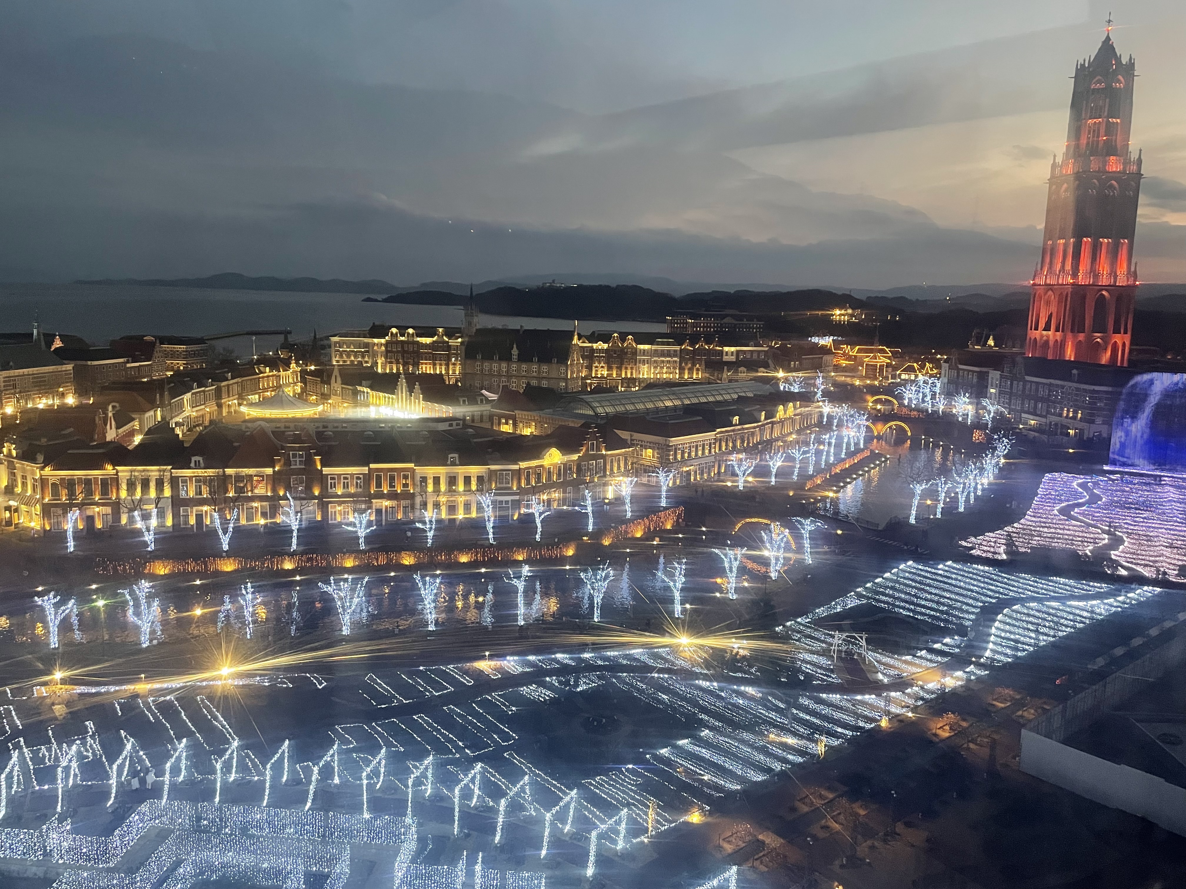 ハウステンボス アートガーデン 白い観覧車 ゴンドラから外の景色の様子