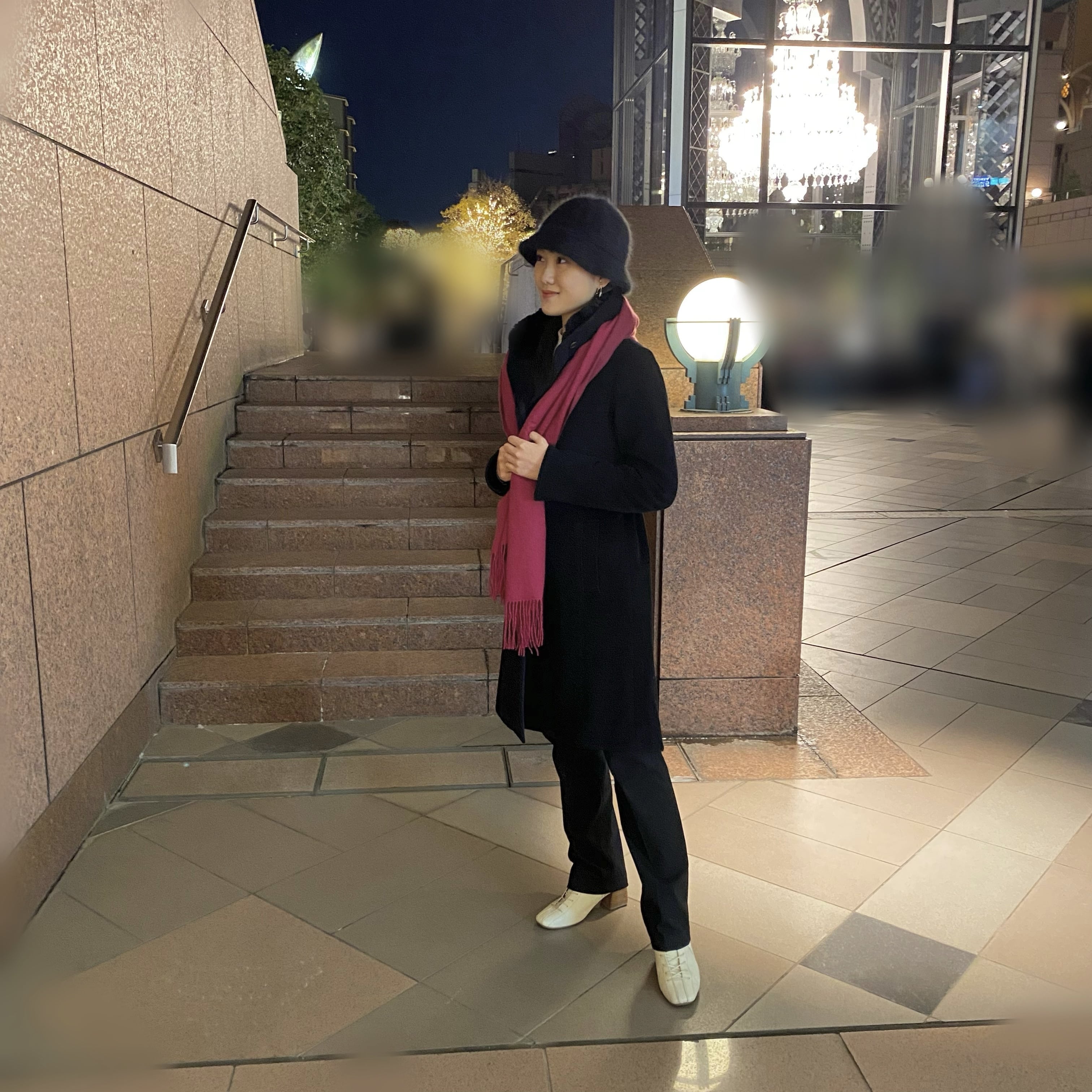 全身コーデ、黒バケットハット、エレガント