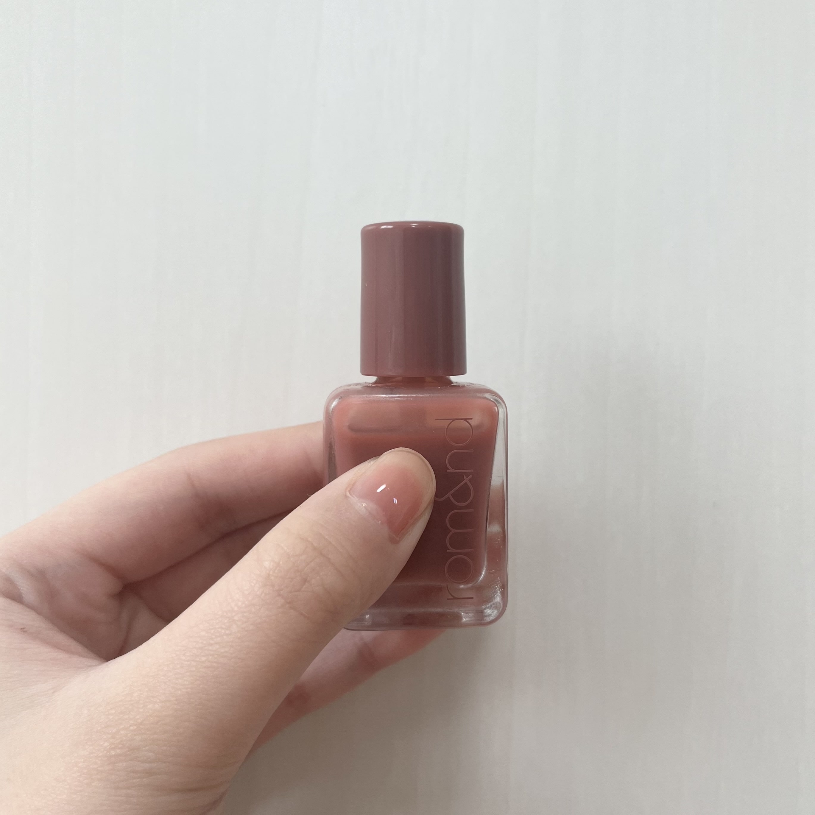 ロムアンド　ムードぺブルネイル／02 ROZY-SYRUｐ（ロージーシロップ）