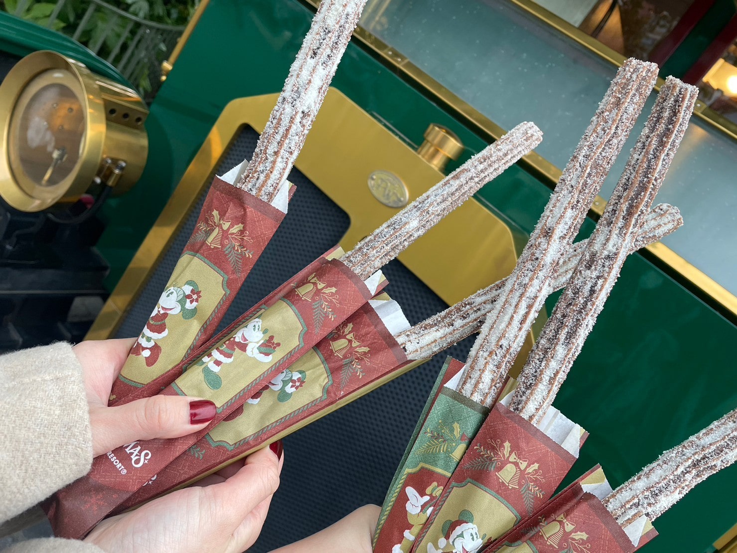 クリスマスシーズン限定のチョコレートチュロス(1本 ¥500)