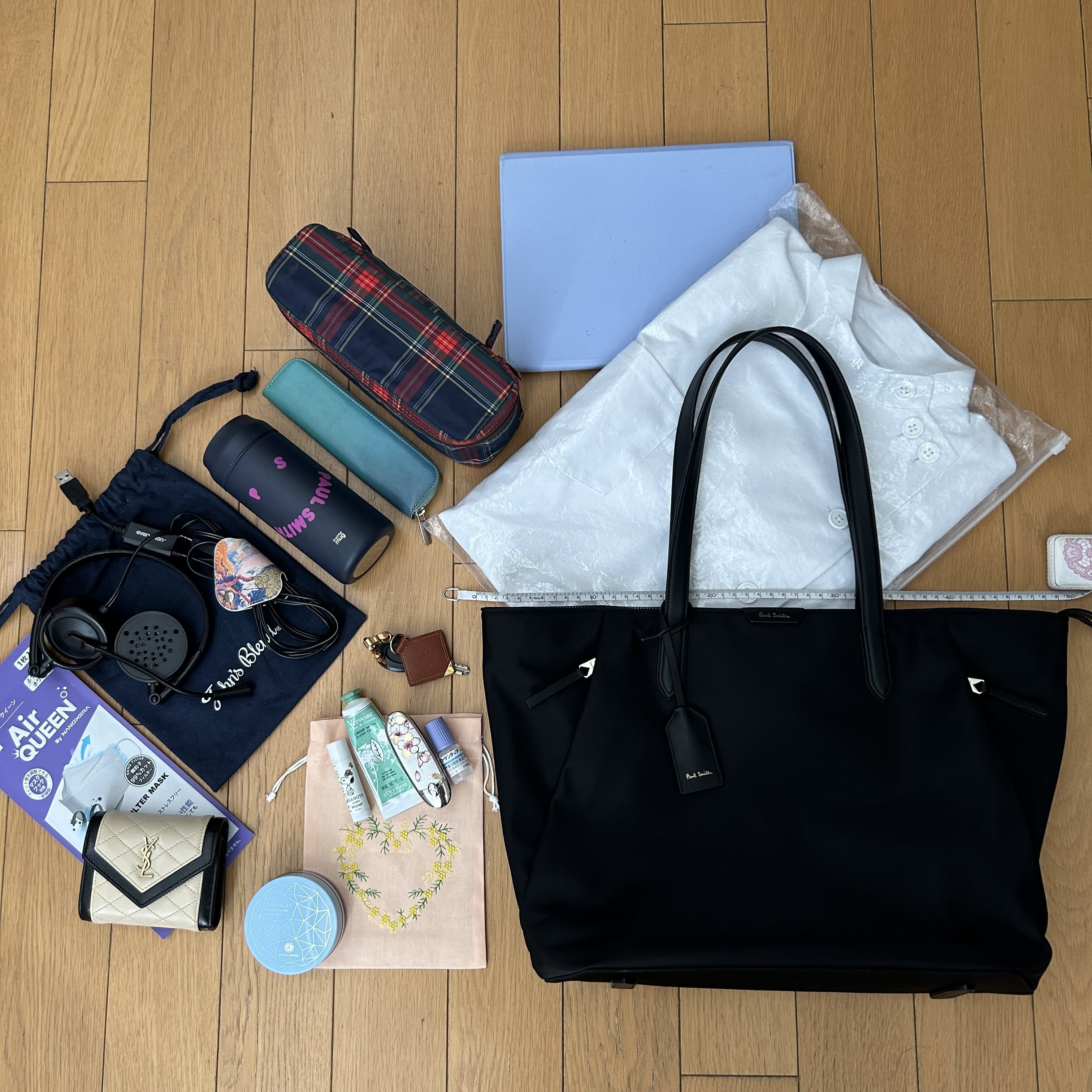 通学バッグ、ポールスミス、バッグの中身