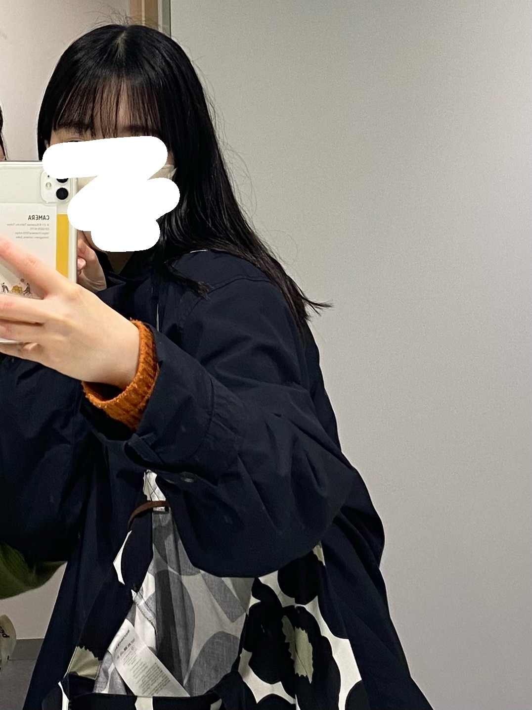 StüssyのアウターにTINA:JOJUNのトップス、marimekkoのバッグを合わせた秋コーデ