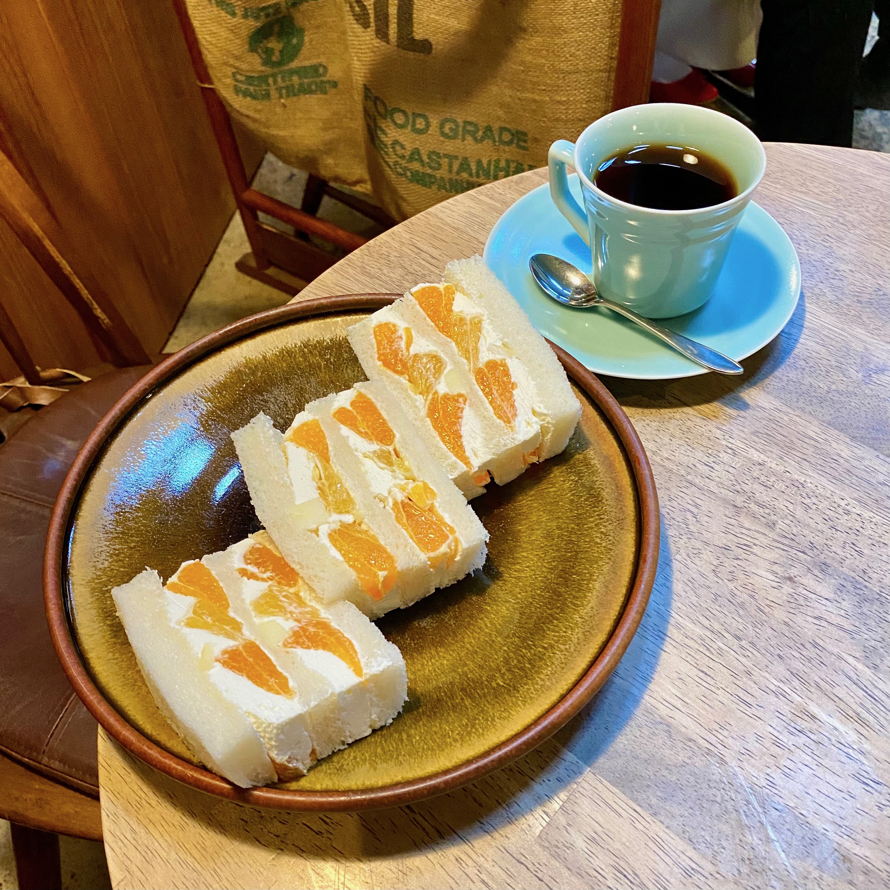 市川屋珈琲　フルーツサンド　カフェ　撮影テク