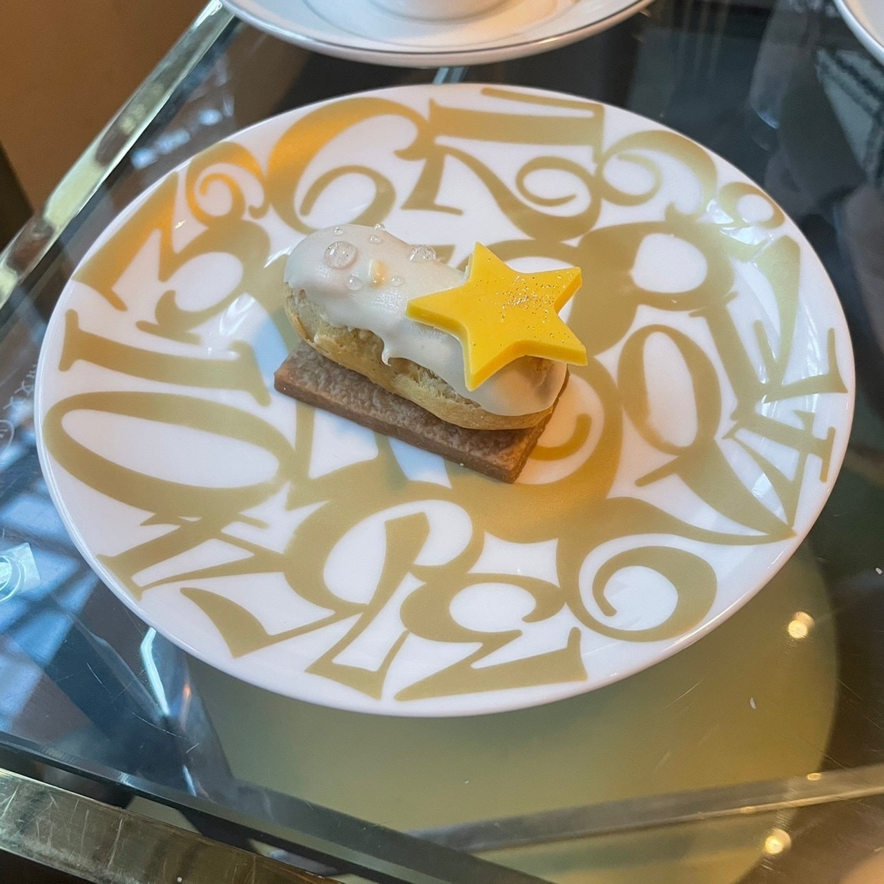 スイスホテル南海大阪　大阪　難波　ホテル　クリスマスアフタヌーンティー　ジンジャーブレッドエクレア