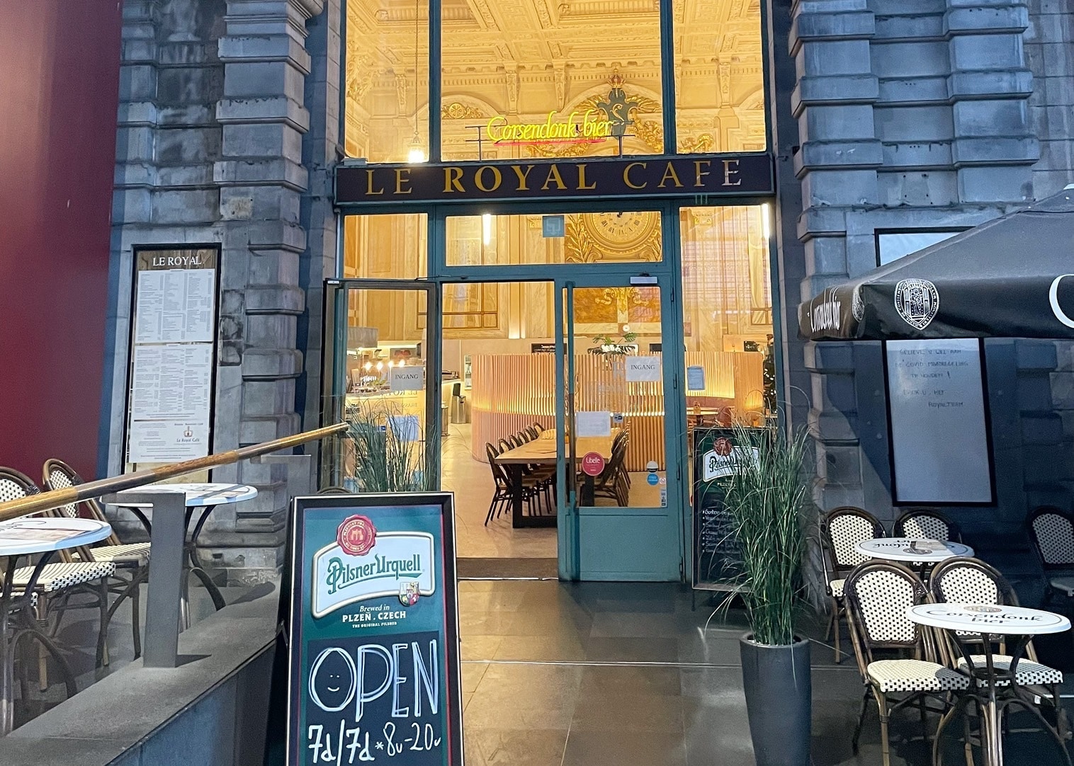 LE ROYAL CAFE 外観