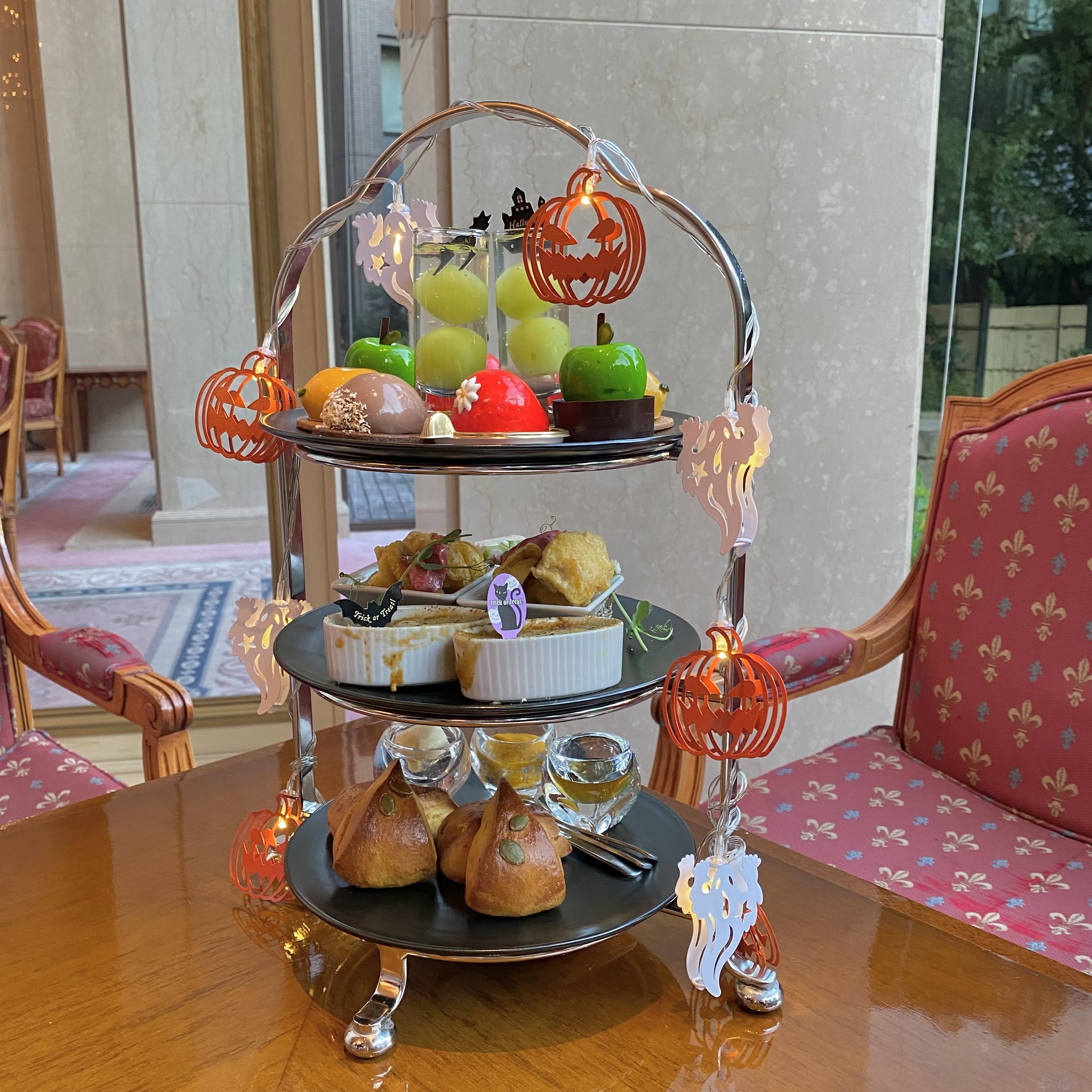 アフタヌーンティー、ハロウィン、ホテル