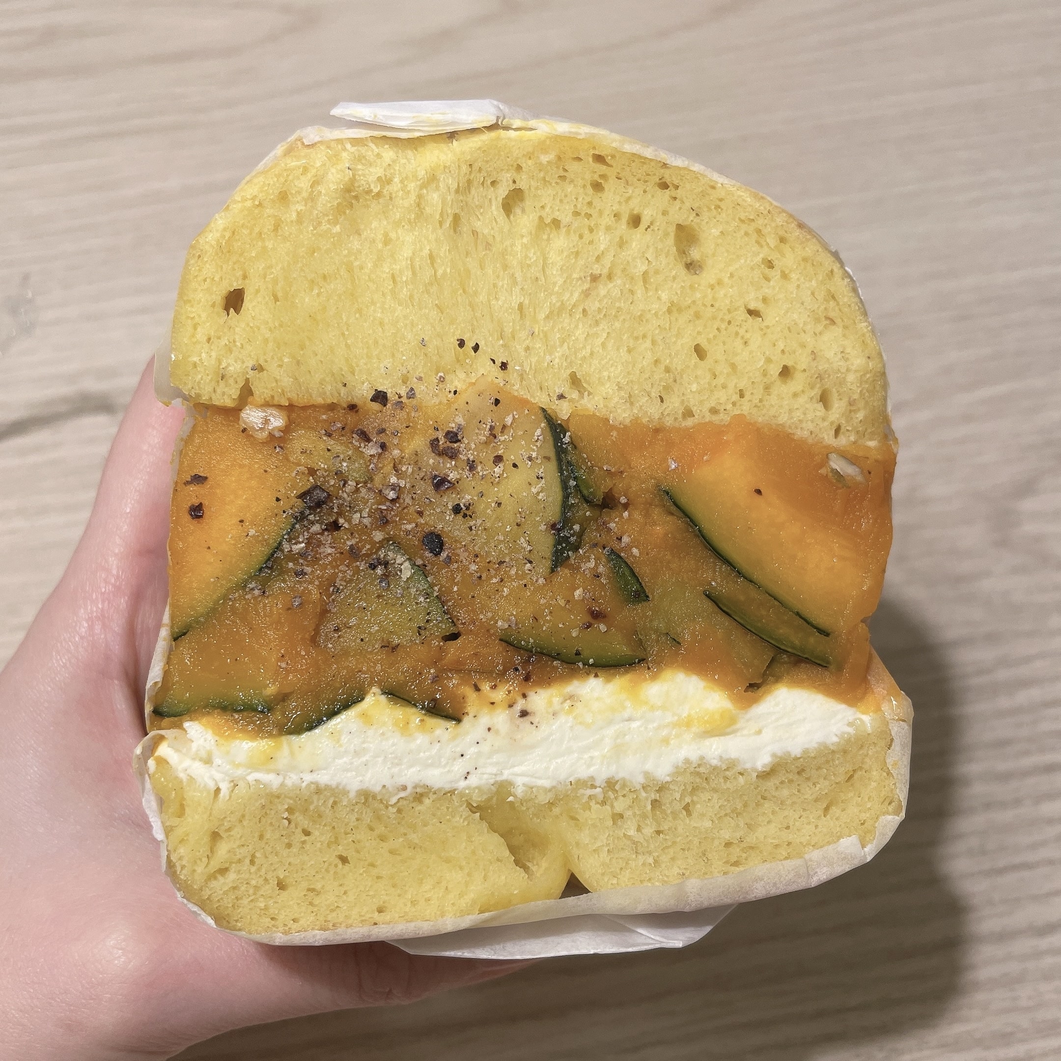 かぼちゃクリームチーズのベーグル