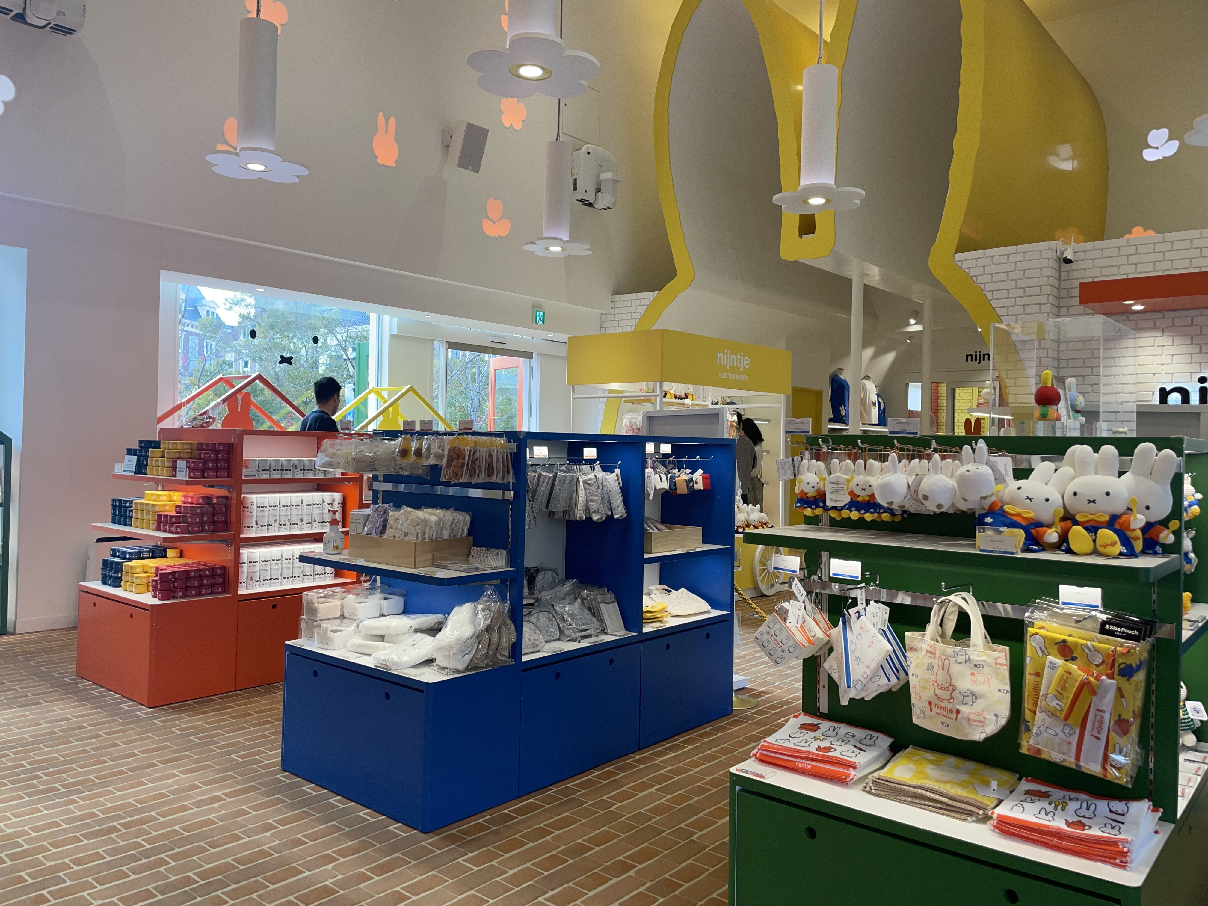ハウステンボス アムステルダムシティ nijintje（ナインチェ） 内観 商品棚