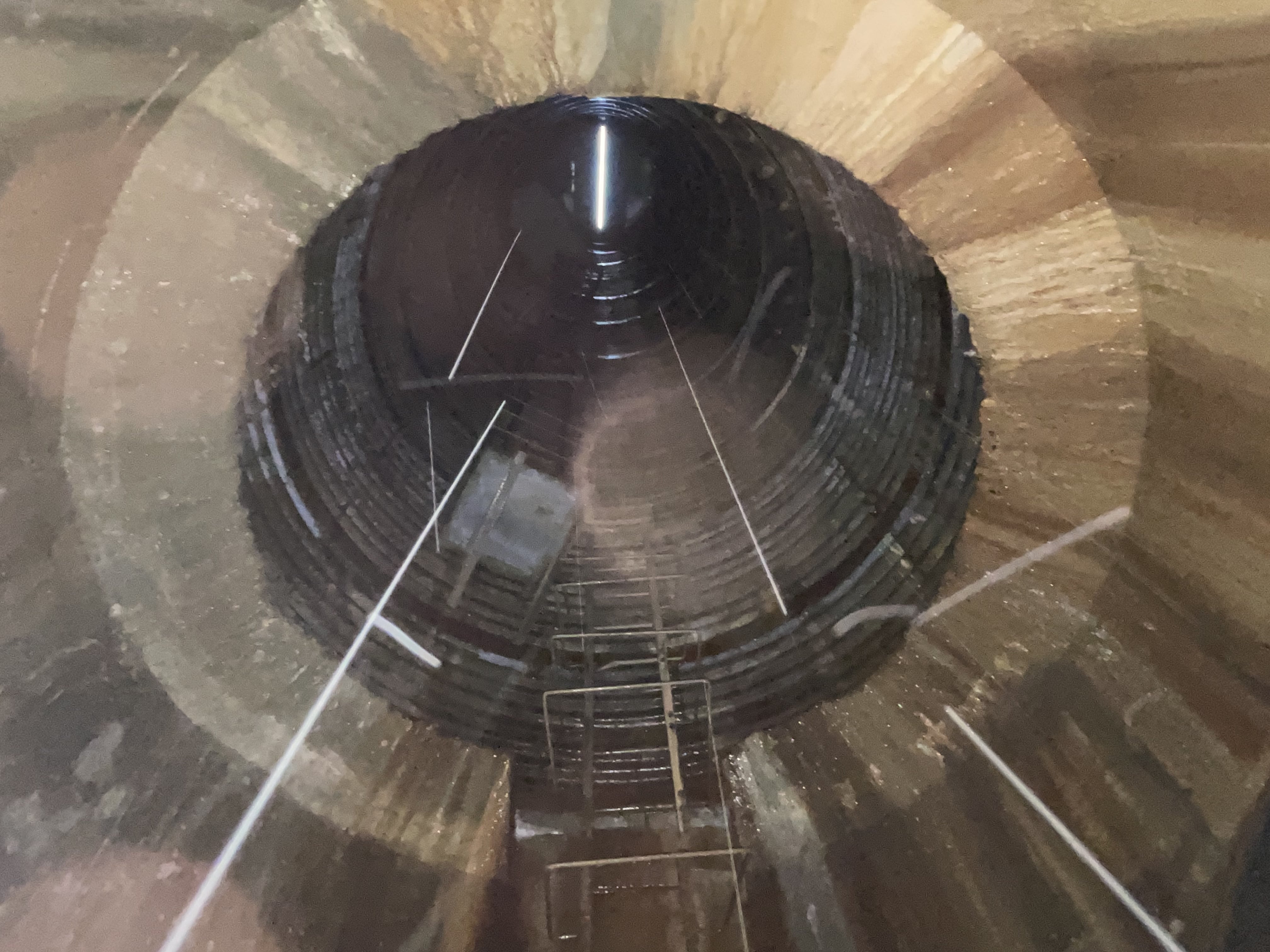 亀の瀬（１号）排水トンネル 内部