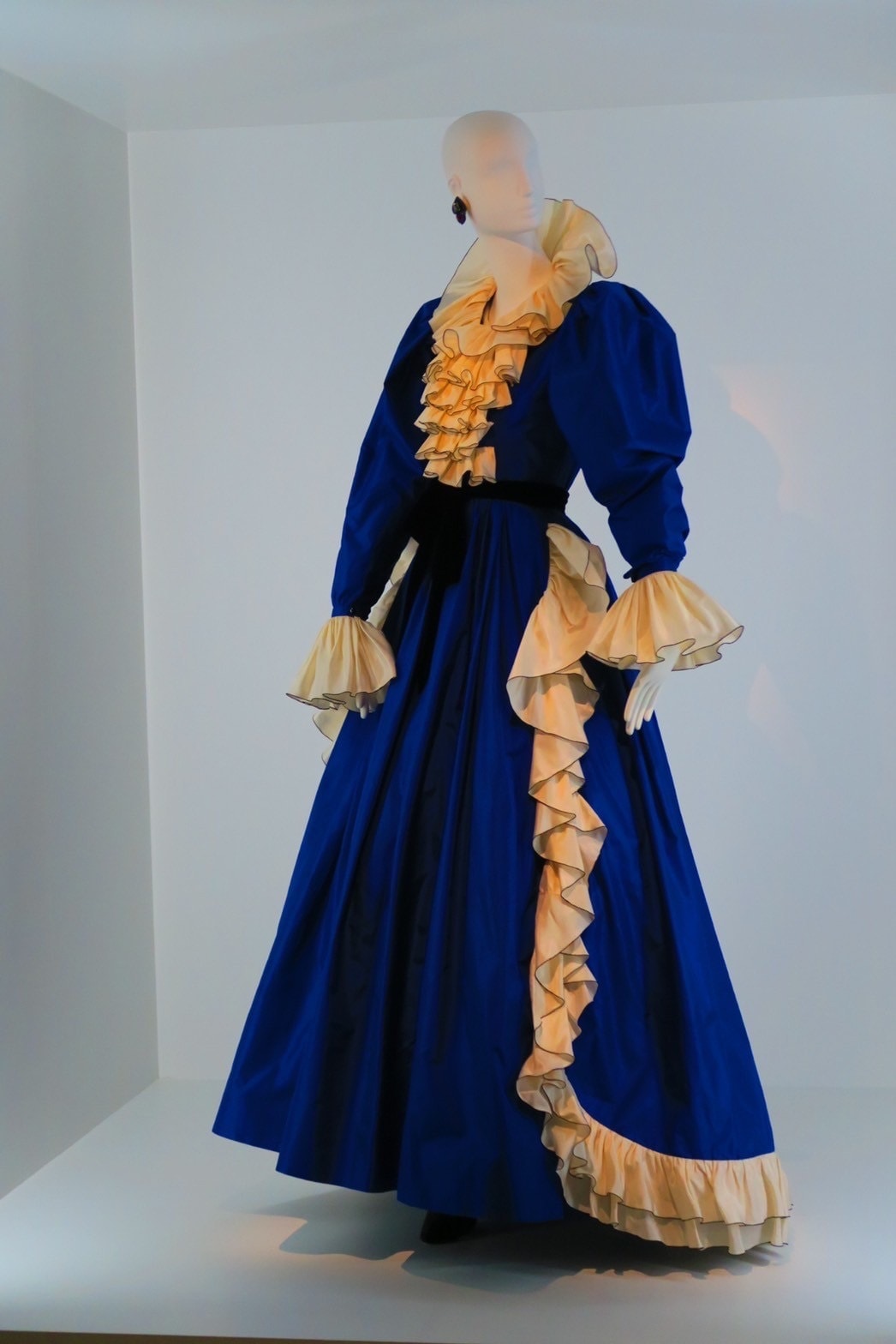 イヴ・サンローラン展