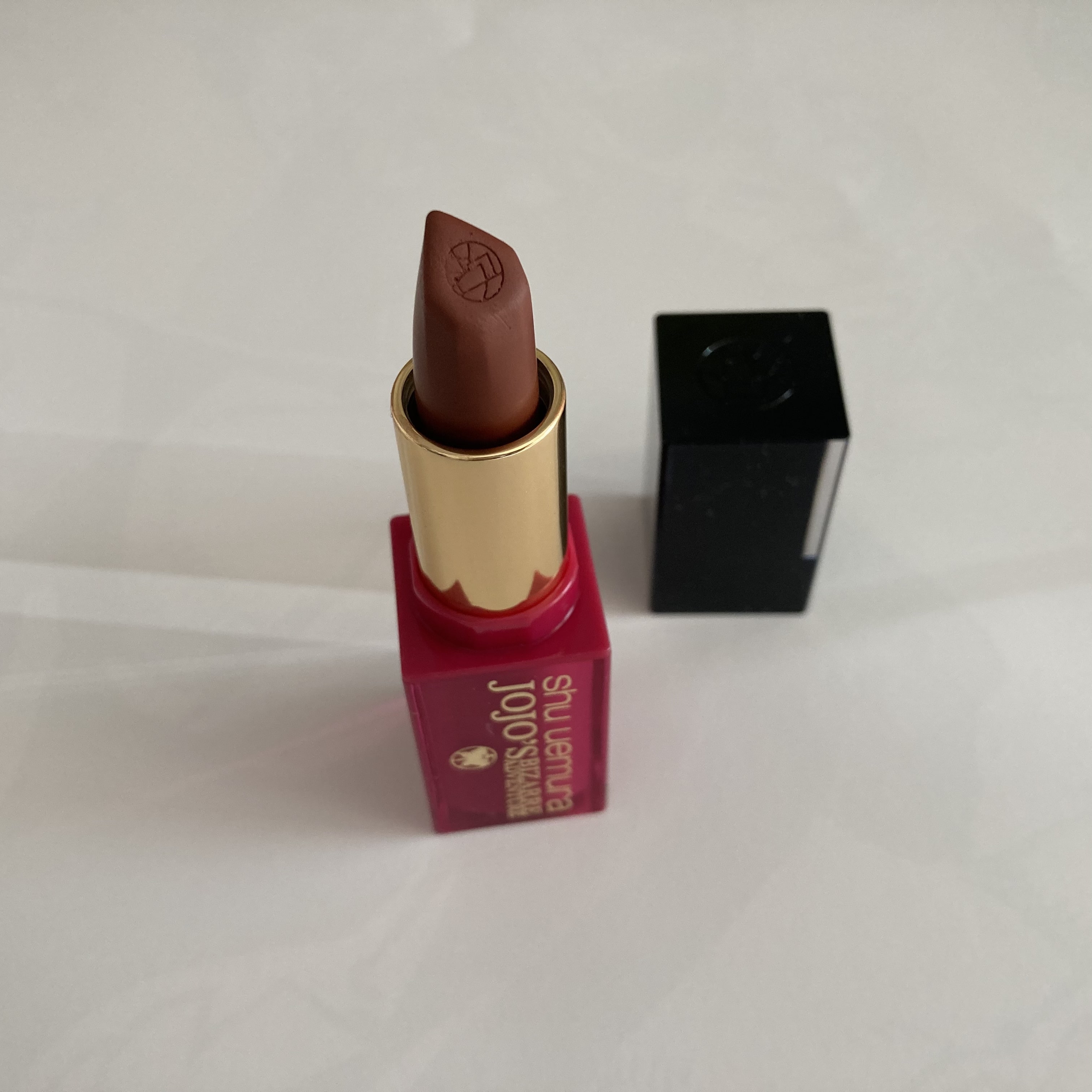 ジョジョ　シュウウエムラ　リップ