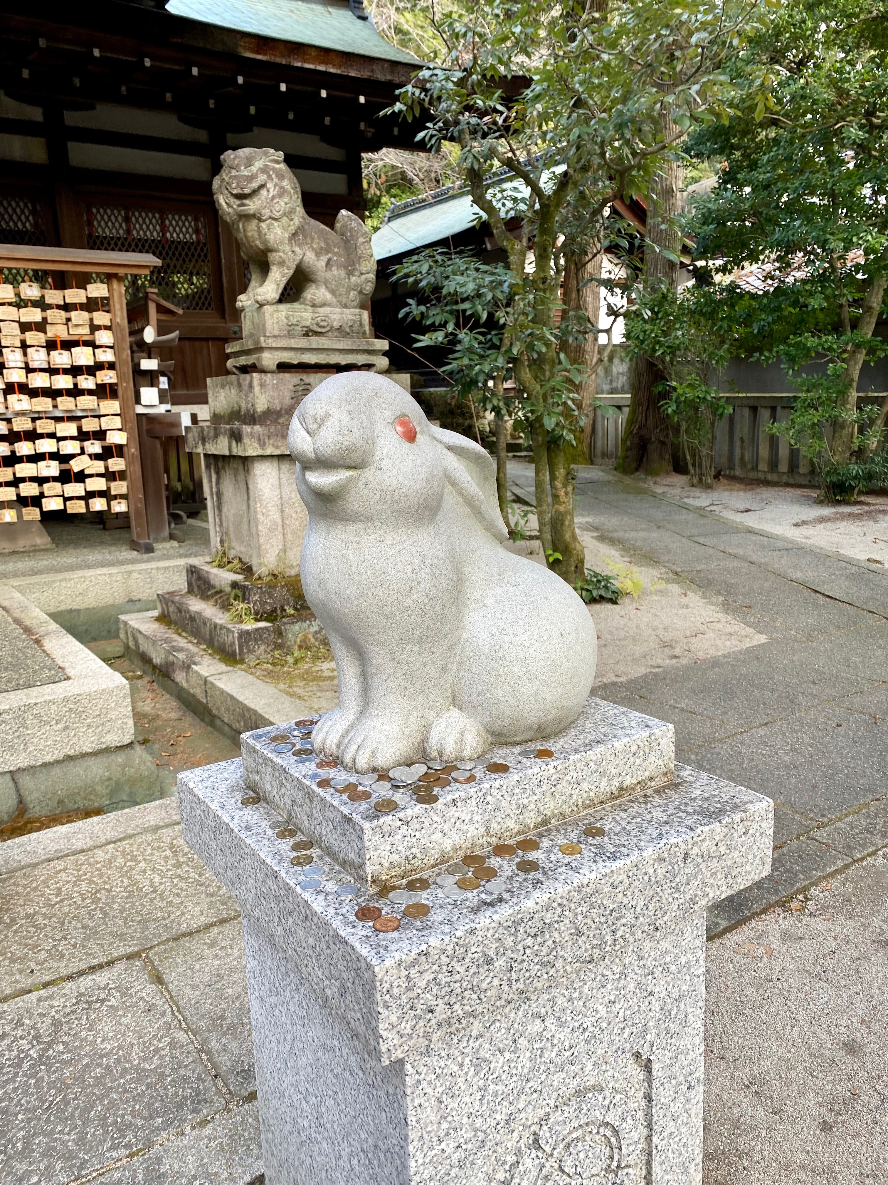 岡崎神社　御本殿　狛うさぎ