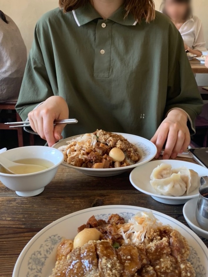 Bshopで購入したカーキのワンピース