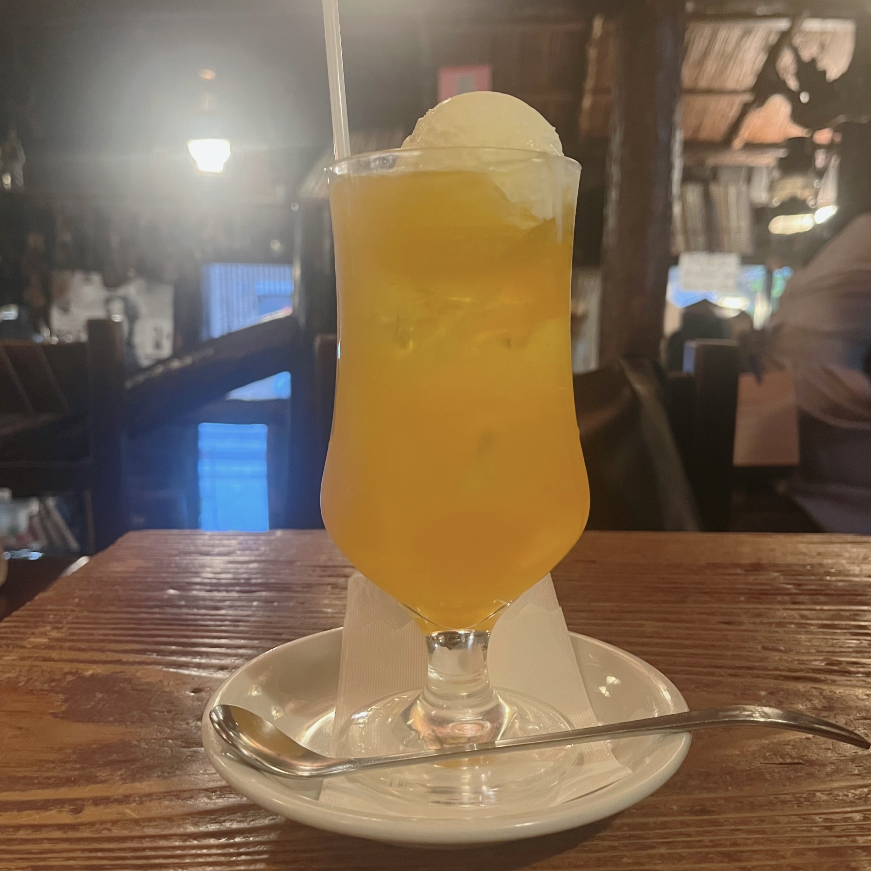 喫茶店「さぼうる」のクリームソーダ（オレンジ）