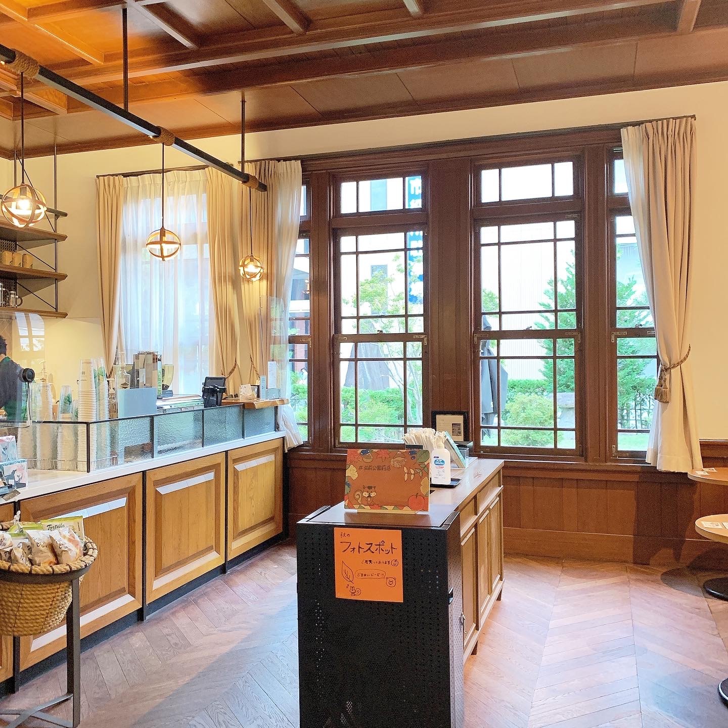 青森県弘前市　スターバックスコーヒー弘前公園前店内装