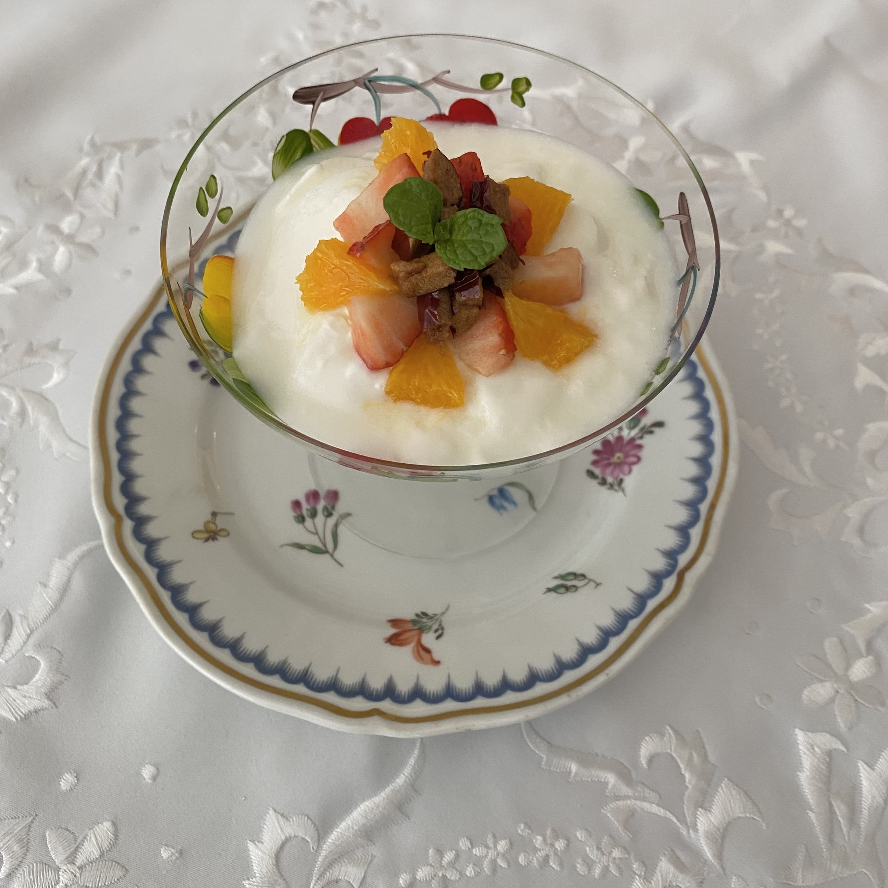 ヨーグルト、ナツメトッピング、デザート