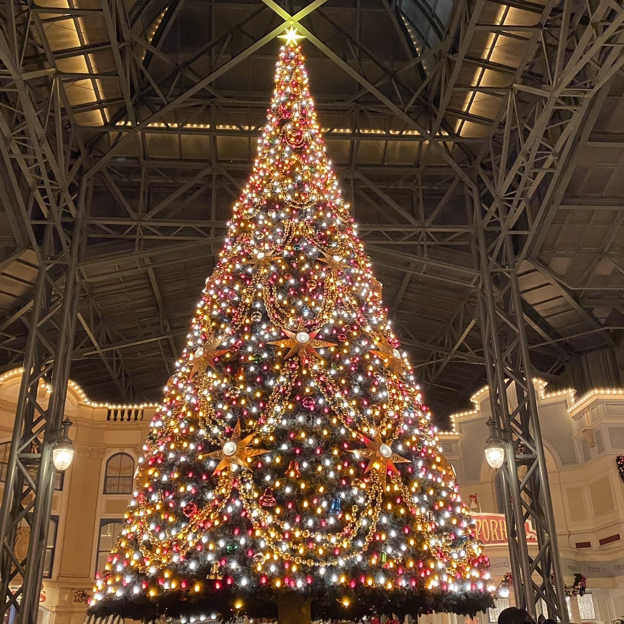 クリスマスディズニー ワールドバザールツリー ライトアップ