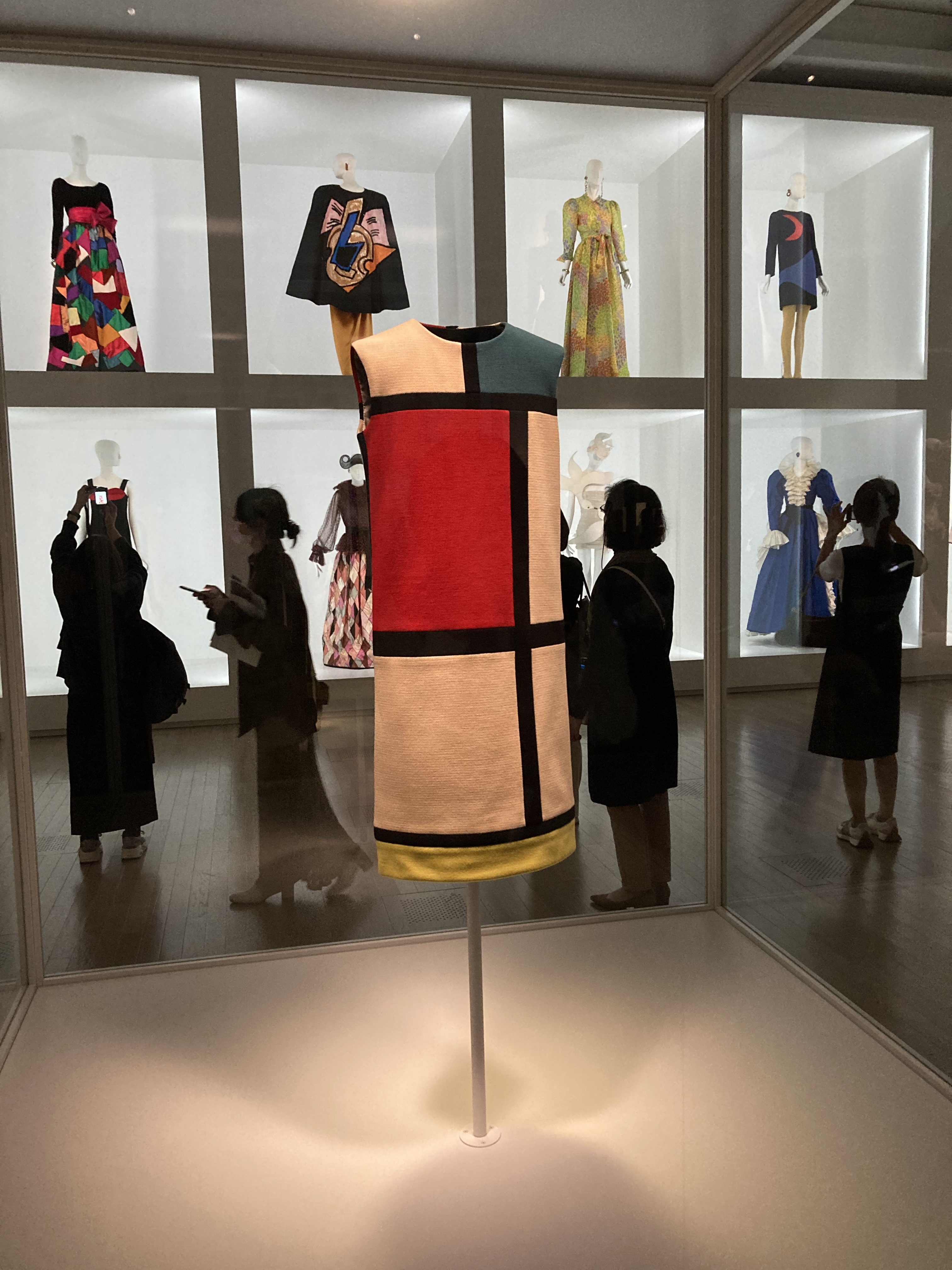 イヴ・サンローラン展