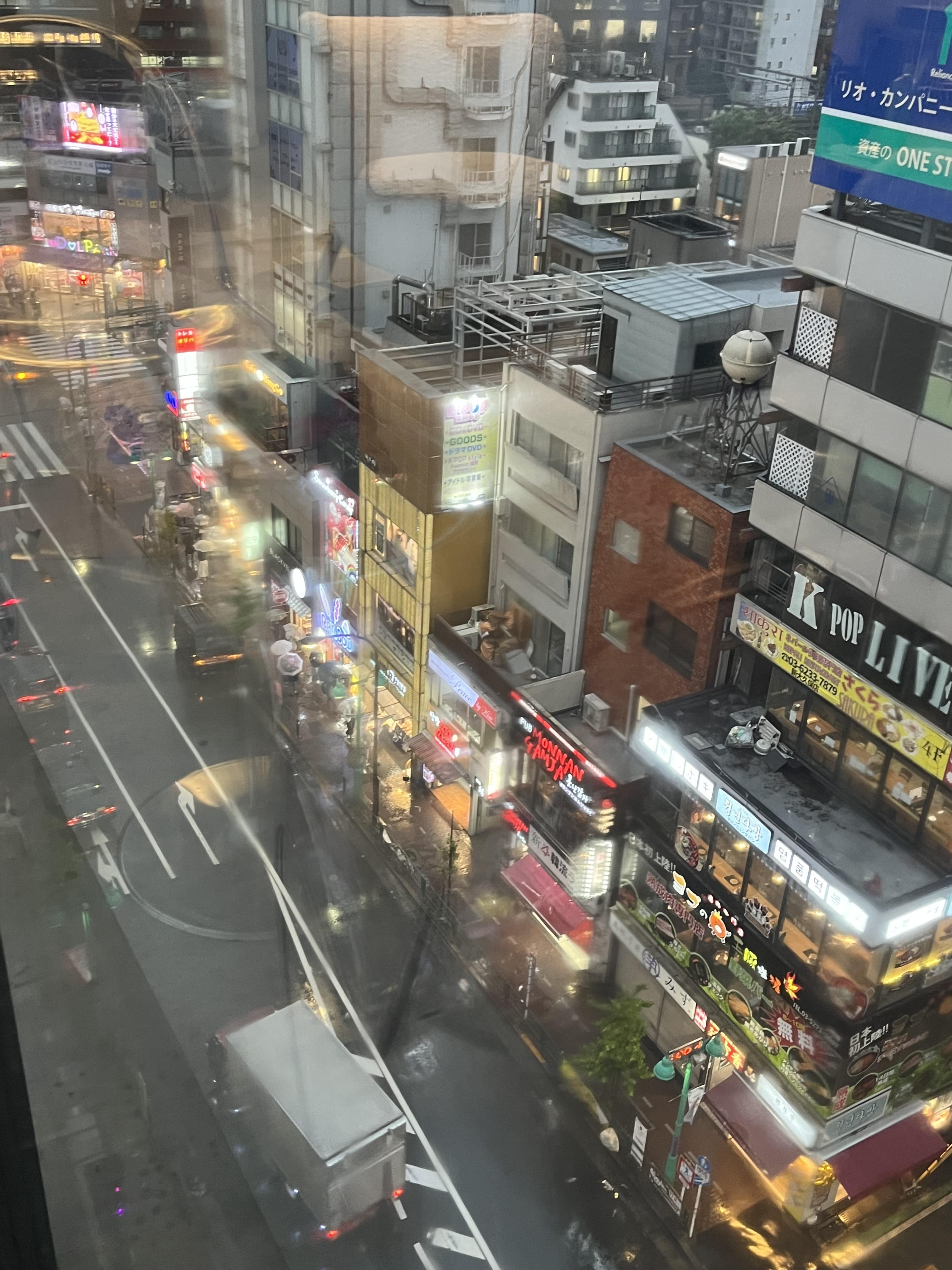 スムカフェからの景色　メインの大久保通り