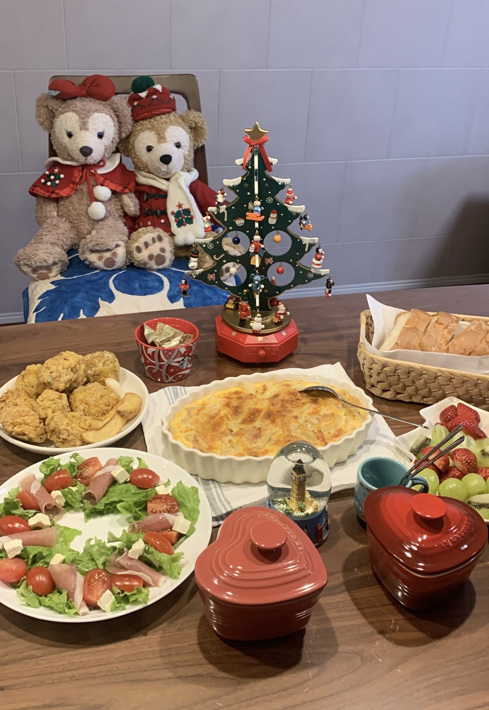 料理とツリーとダッフィー、シェリーメイ
