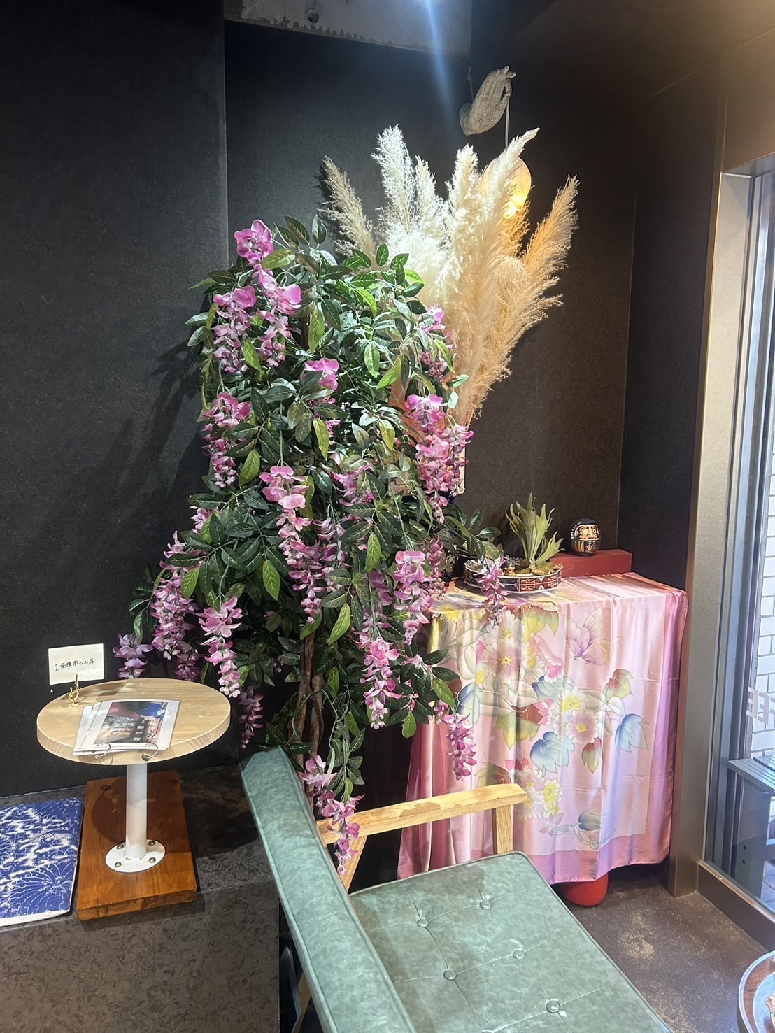 アジュラ 店内 花