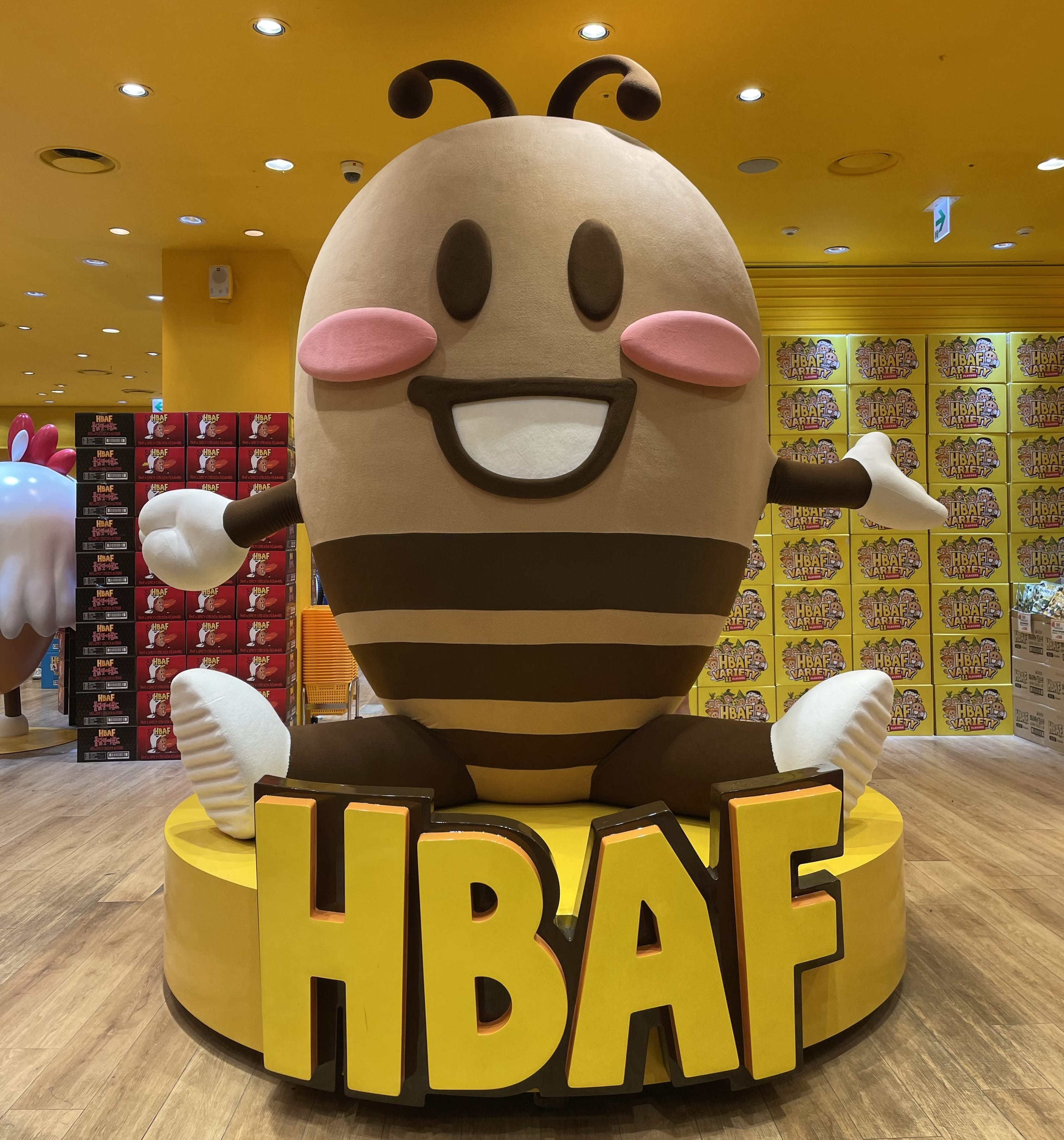 HBAF HONEY BUTTER ALMOND & FRIENDS SHOP 明洞店 店内 マスコットキャラクターの像