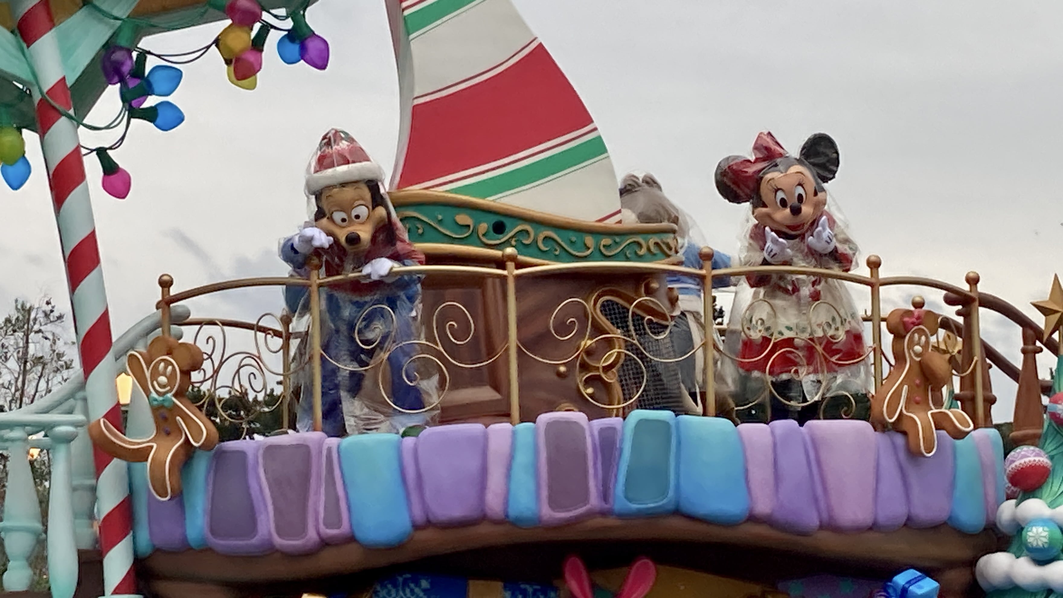 ディズニー　クリスマス　パレード　期間限定