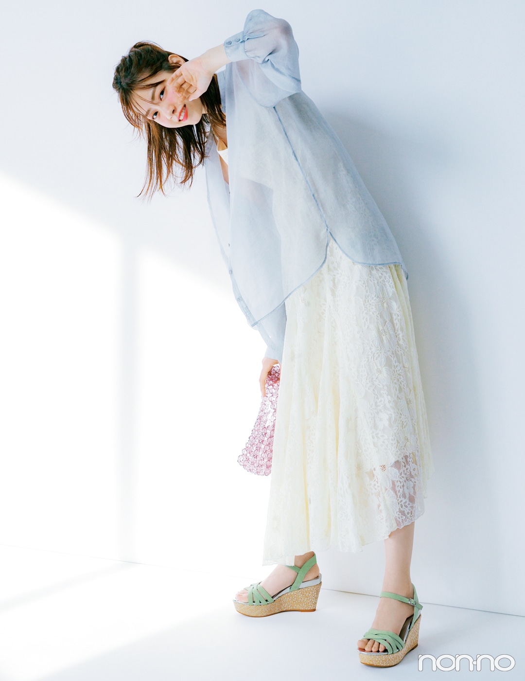 肌になじむ華奢なデザインで足まで透明感が盛れちゃう