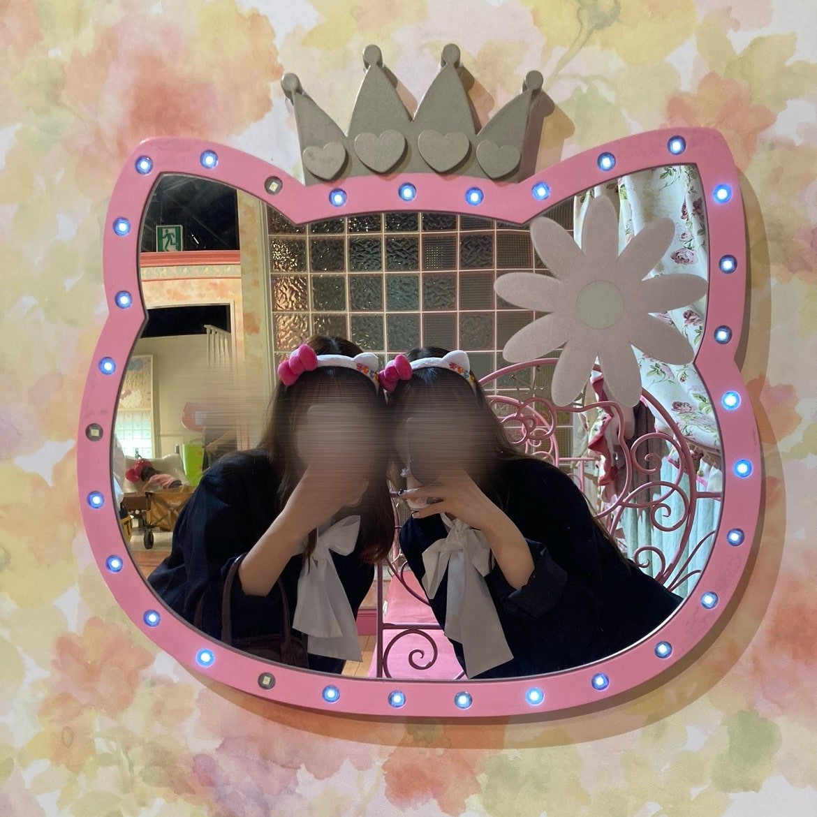 ハーモニーランド　キティキャッスル　鏡