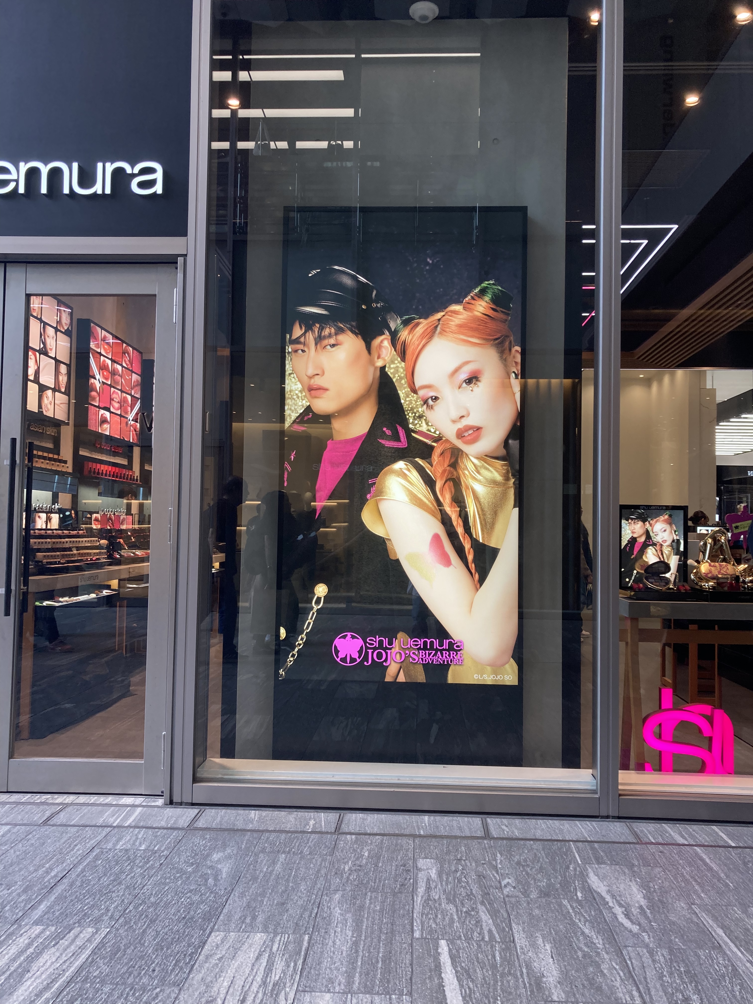 ジョジョ　シュウウエムラ　店舗　装飾