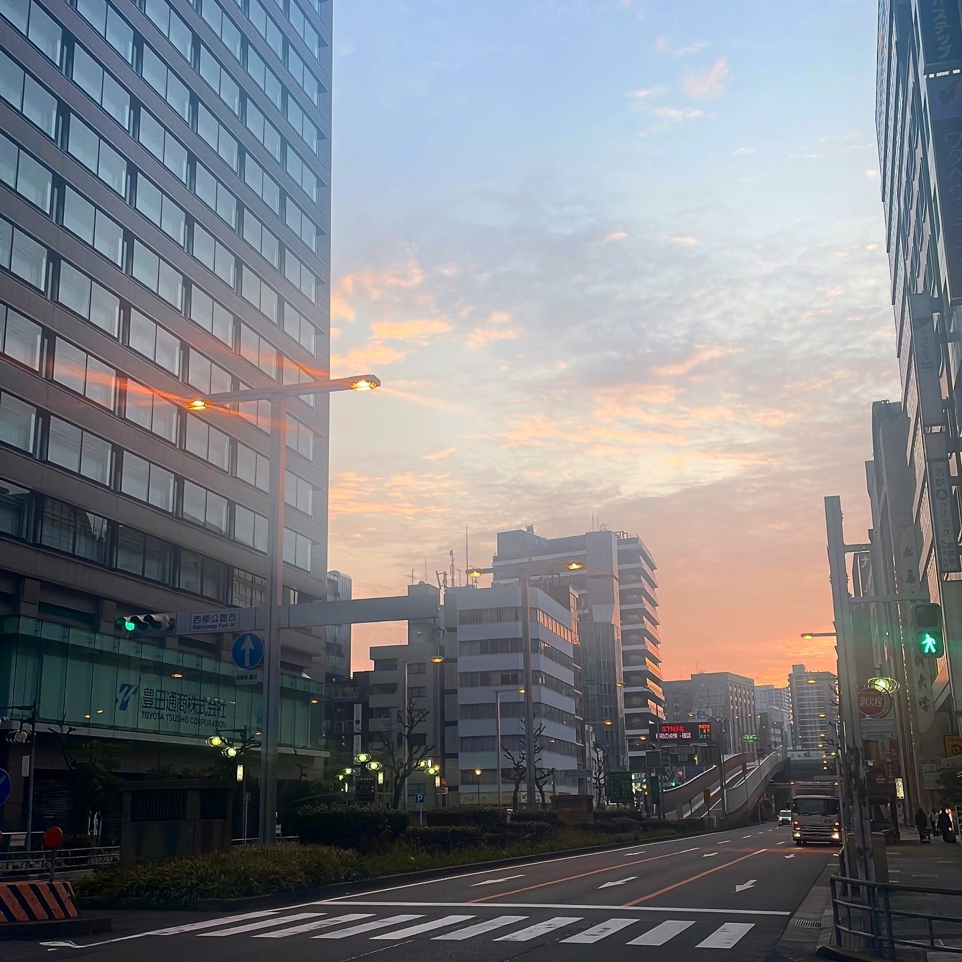 名古屋の朝焼け