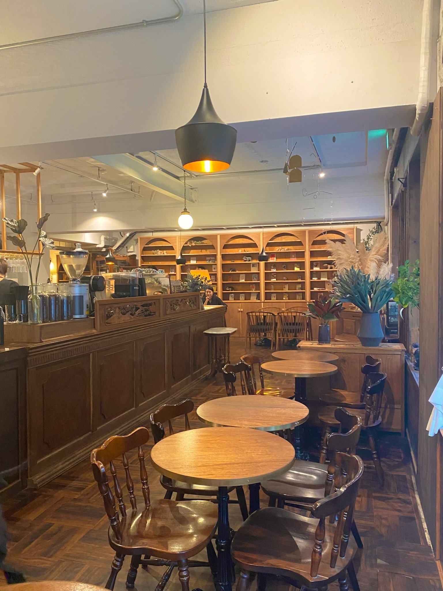 蔵前のカフェ「from afar」の店内の様子