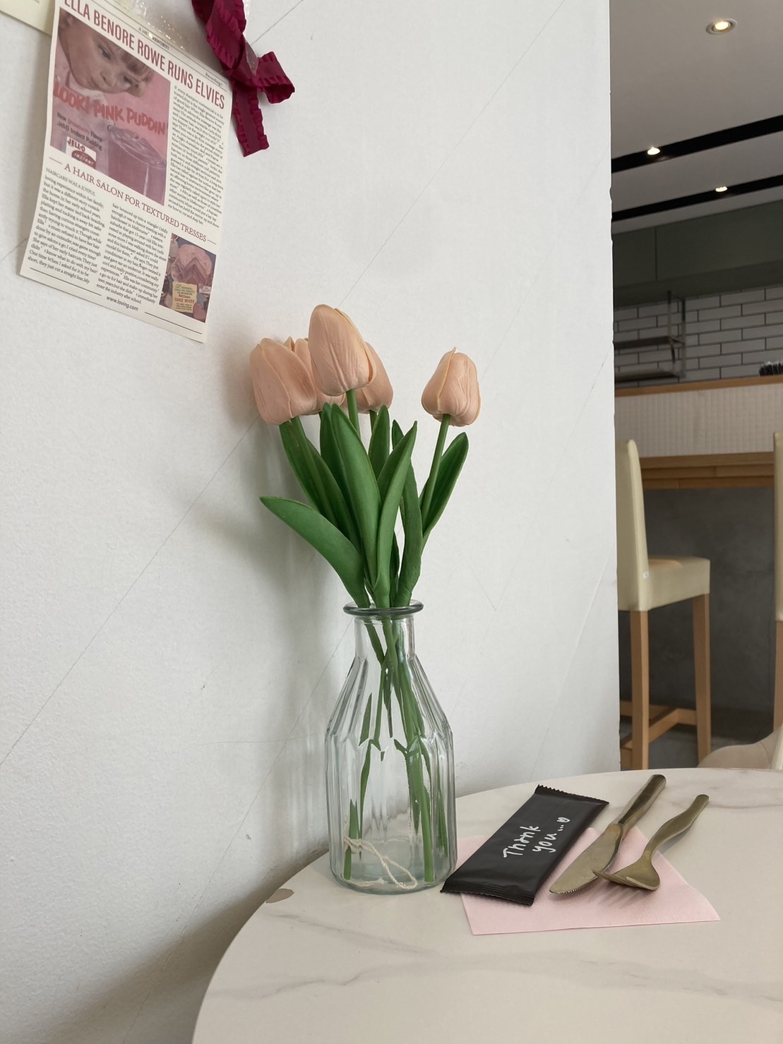 pimiri cafe インテリア　チューリップ