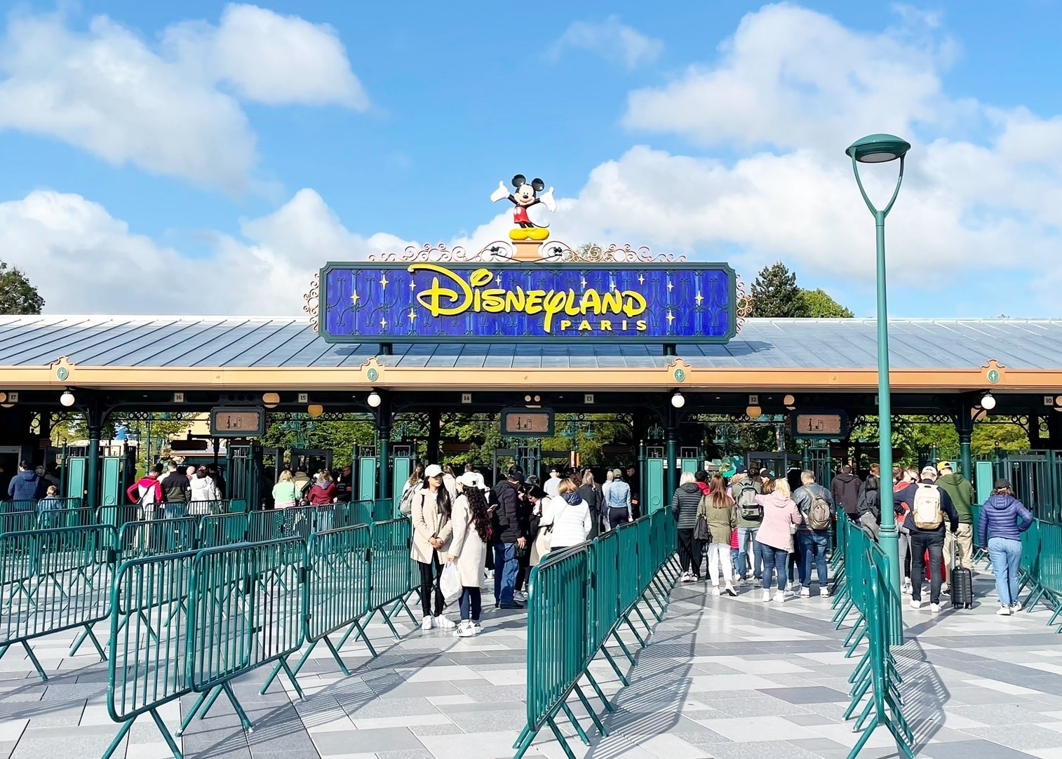 パリ旅行】ディズニーランド・パリ30周年を大満喫！ 注目のショー、アトラクション、フードを一挙紹介します | No.049 えむ |  大学生エディターズ | non-no web