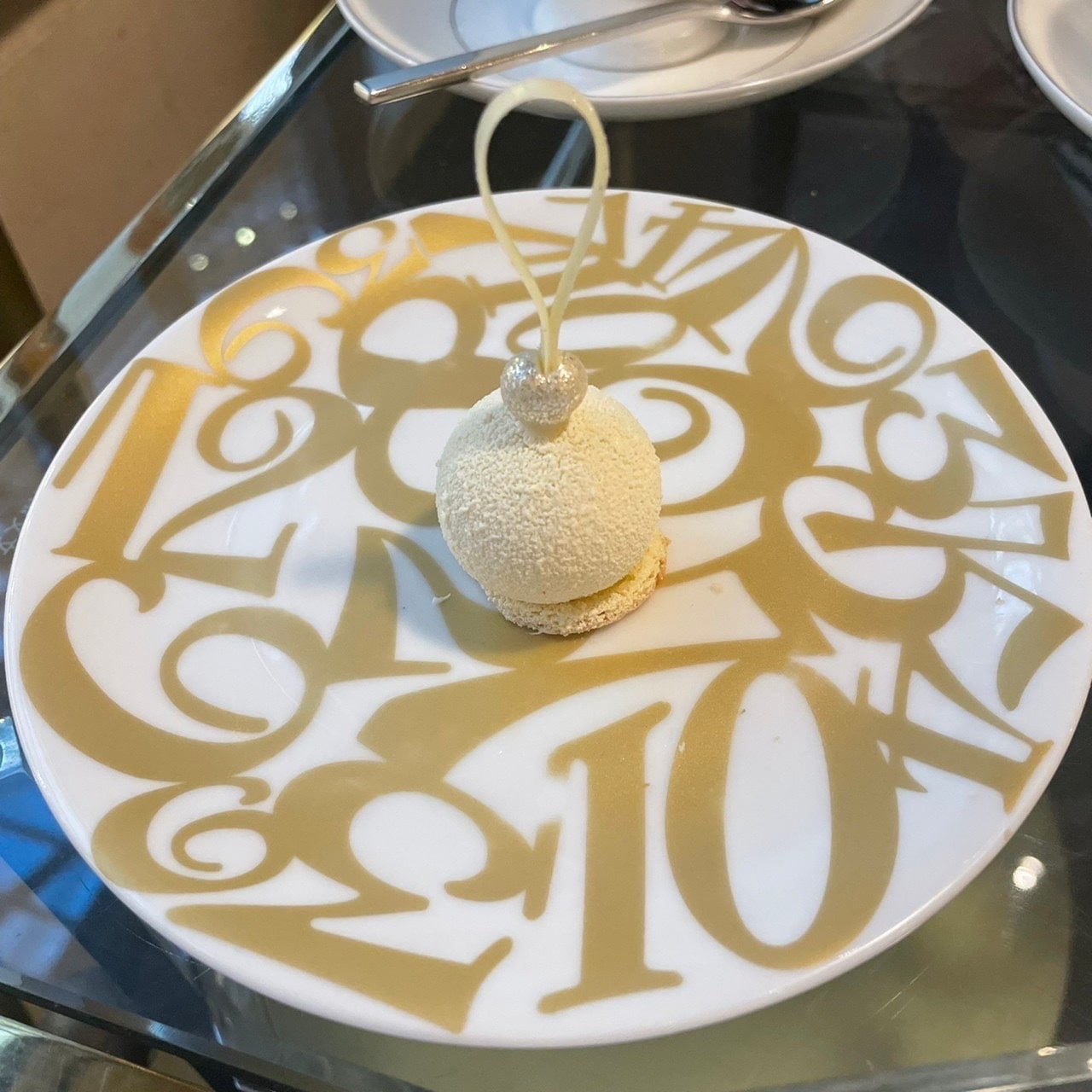 スイスホテル南海大阪　大阪　難波　ホテル　クリスマスアフタヌーンティー　キャラメルチョコレートプティフール