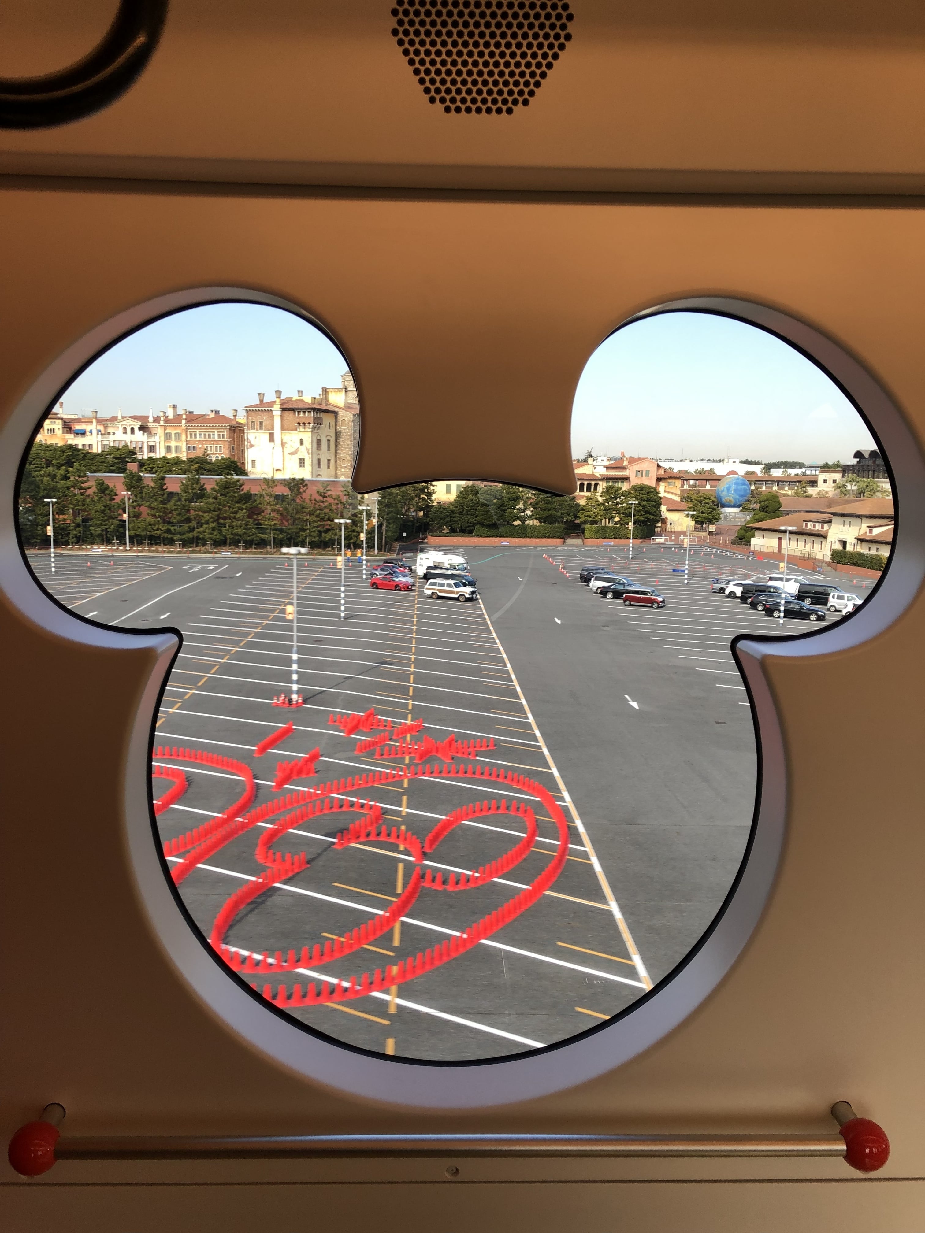 車窓　ミッキー　コーンアート