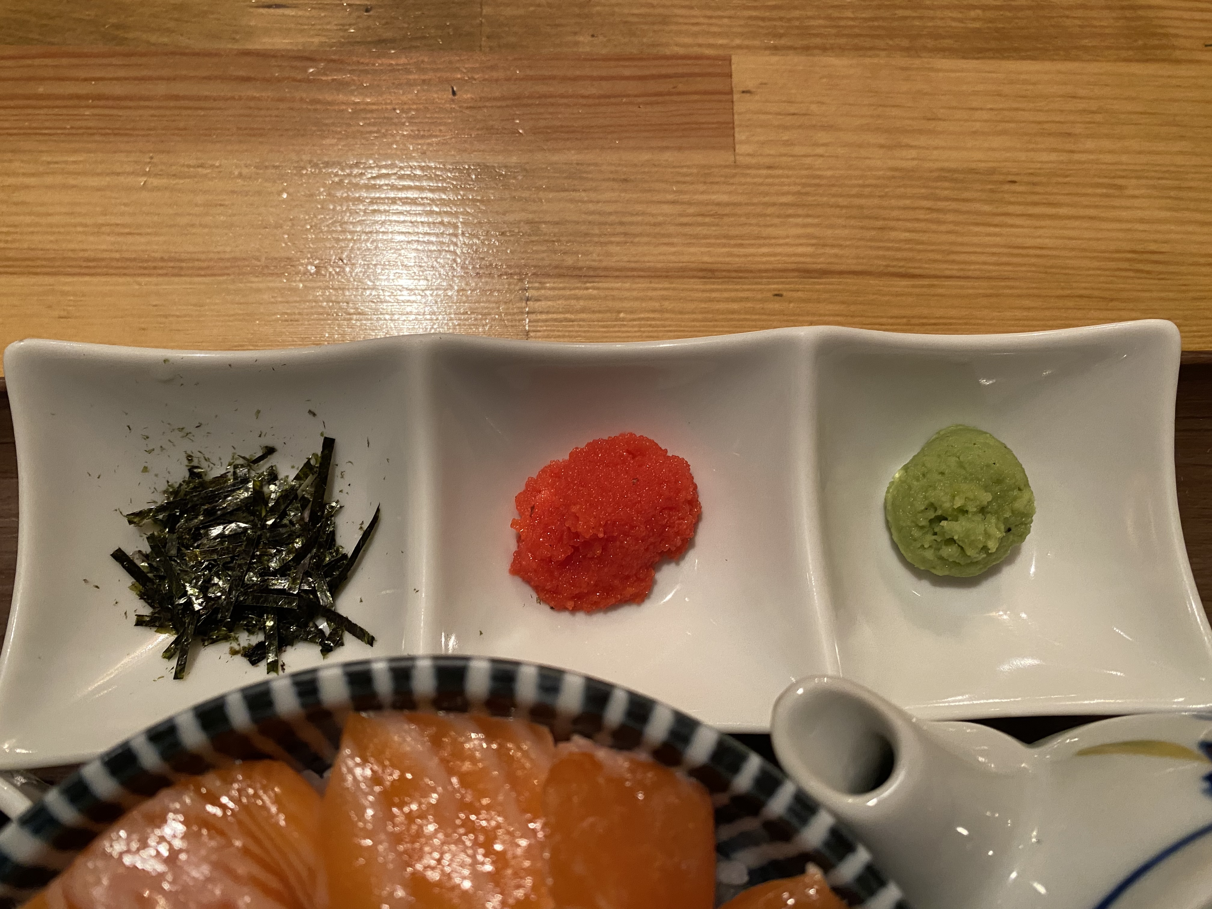 UMIバル 炙りサーモン丼 薬味 のり 明太子 わさび