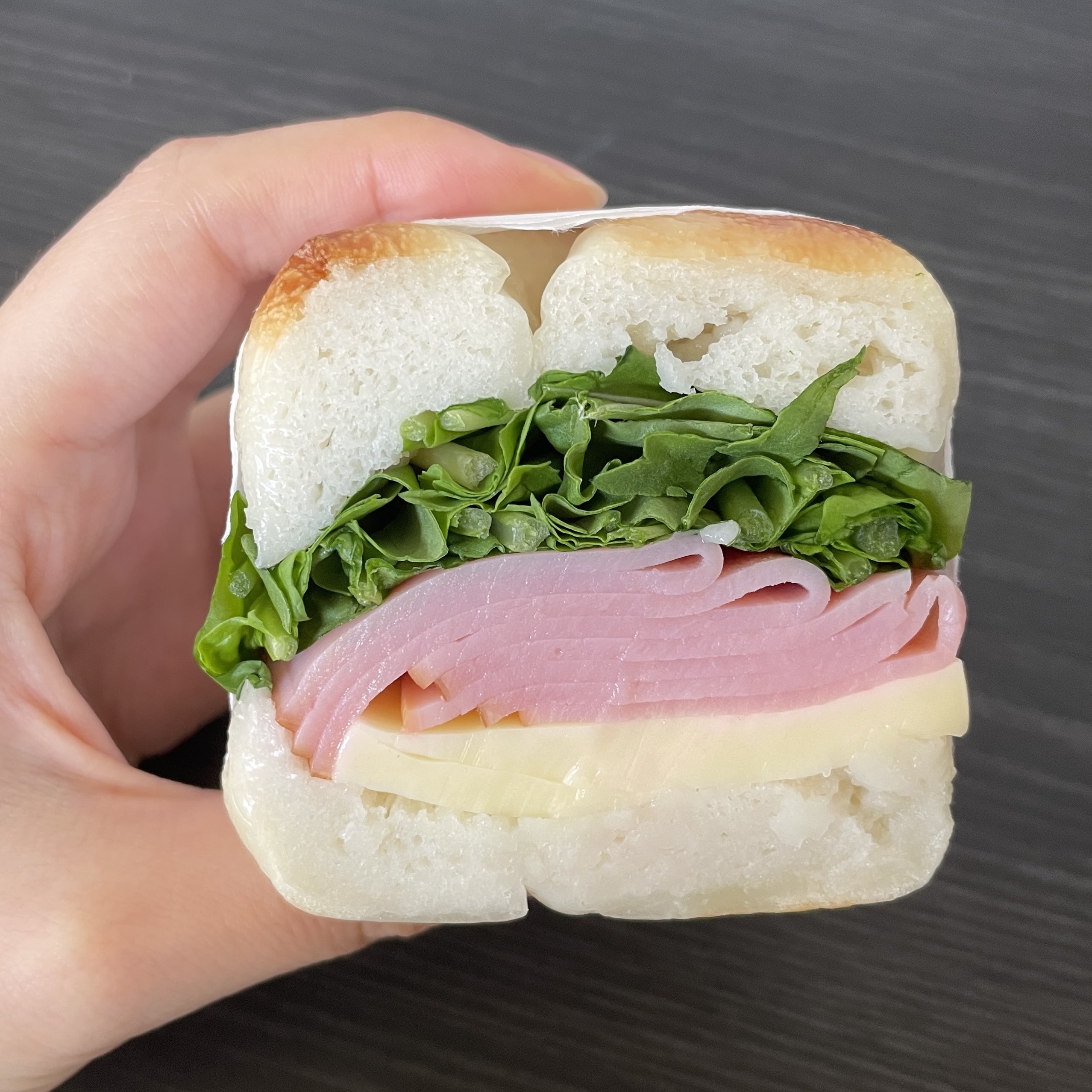 ハムとゴーダのベーグル