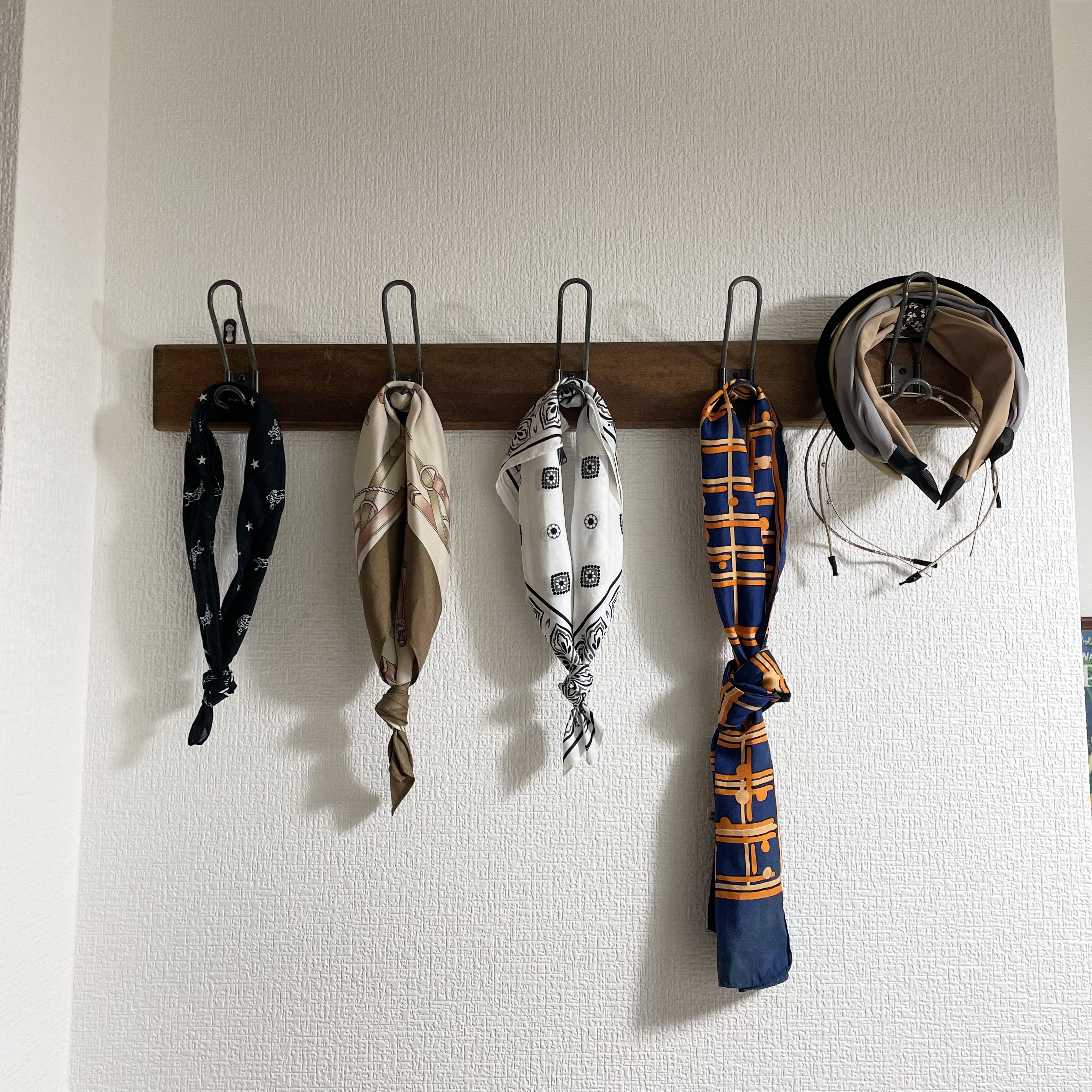 服インテリア　大学生の部屋　小物収納