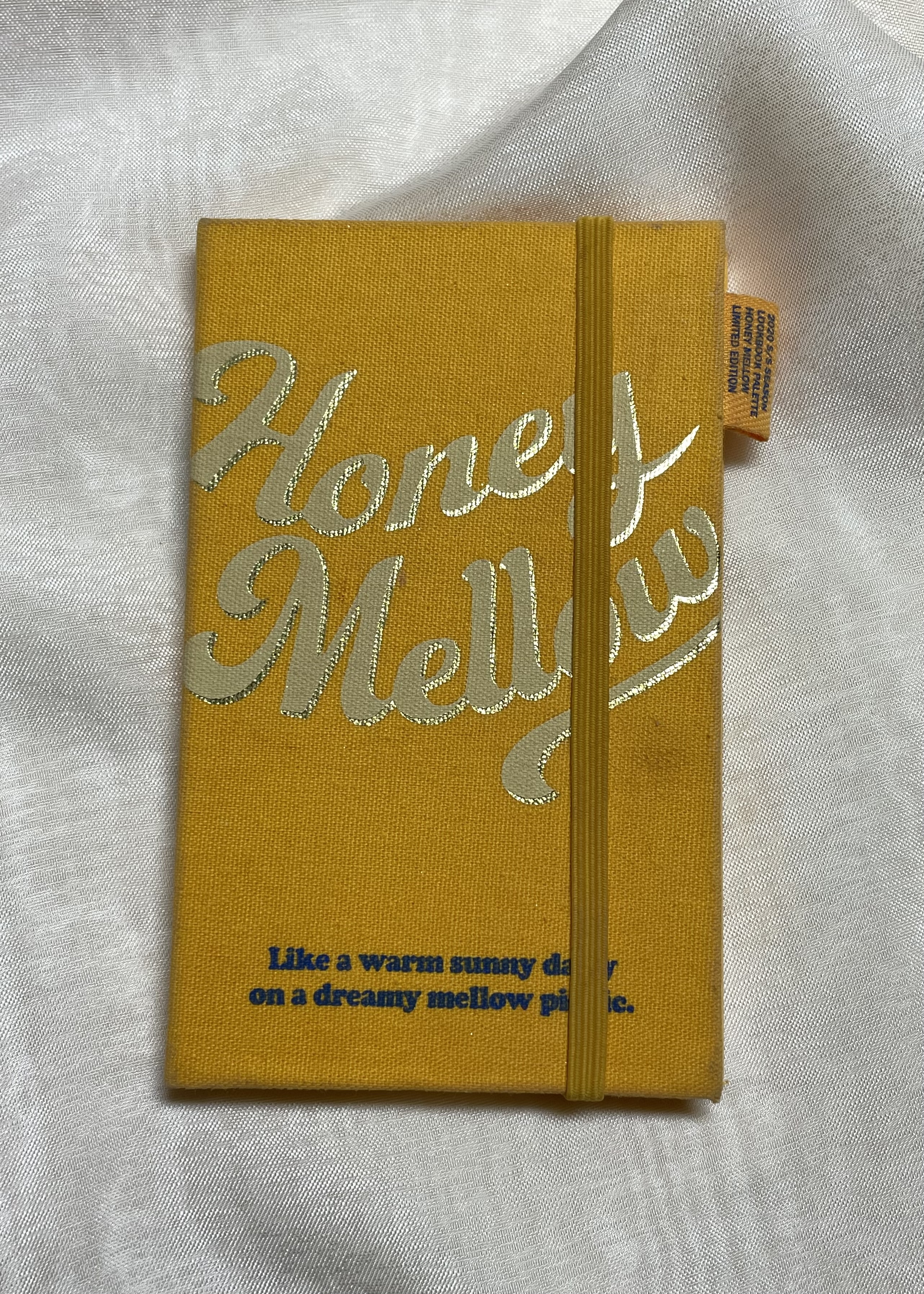 espoir（エスポア）2021 F/Wルックブックパレット Honey Mellow パッケージ