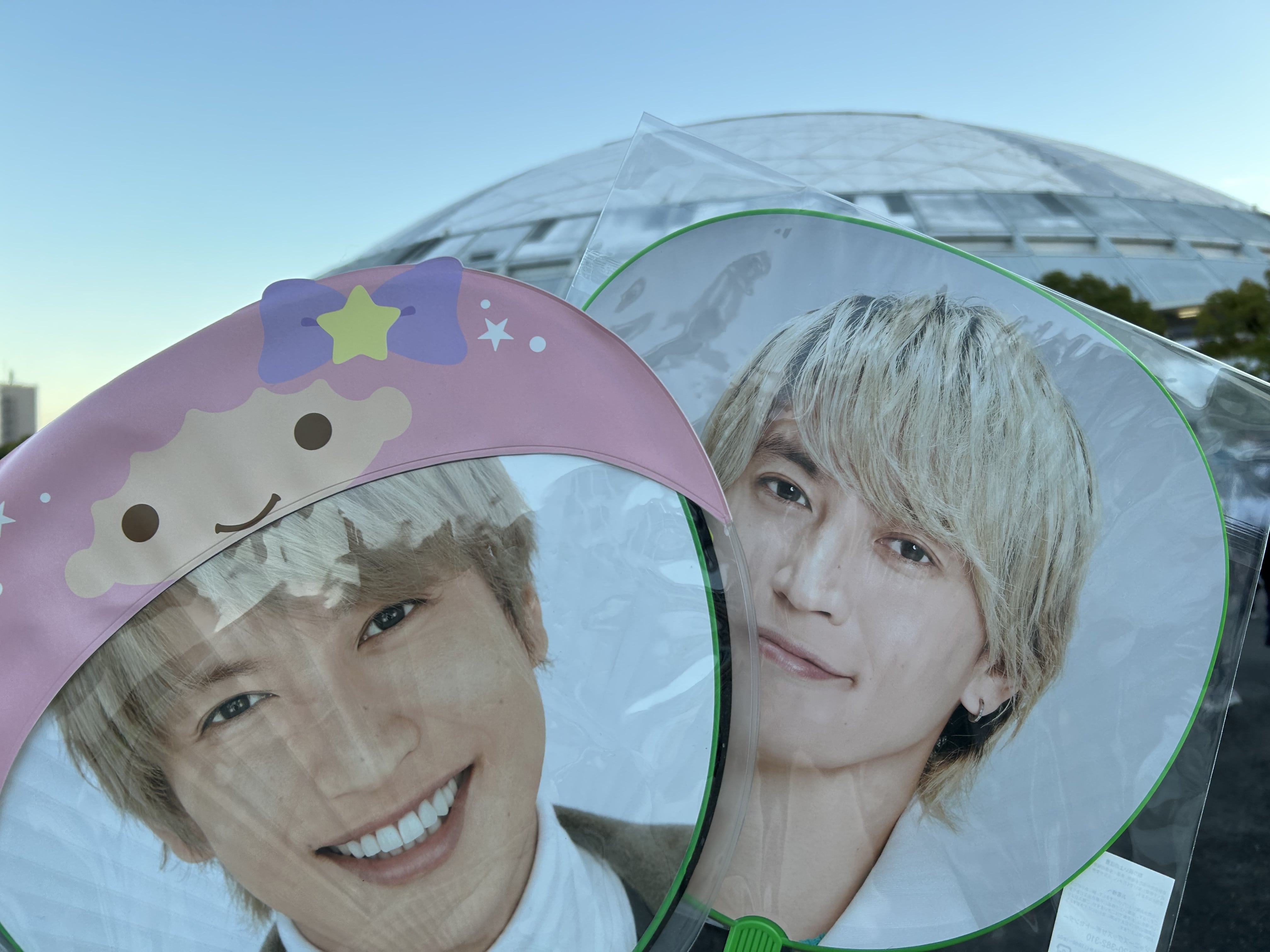 ナゴヤドームを背景にした、関ジャニ∞大倉忠義さんのうちわ。