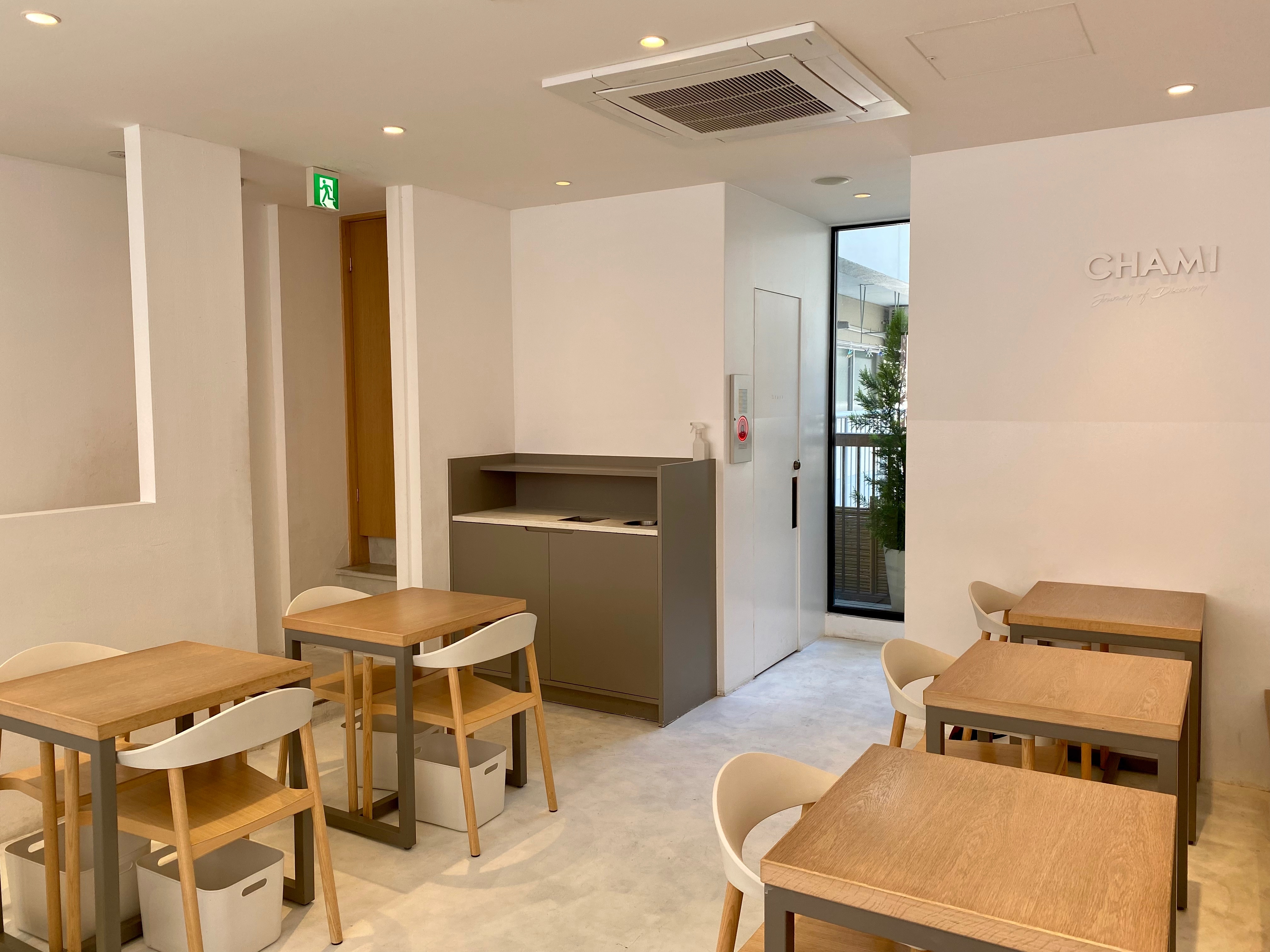 CHAMI　2階　イートインスペース　テーブル席
